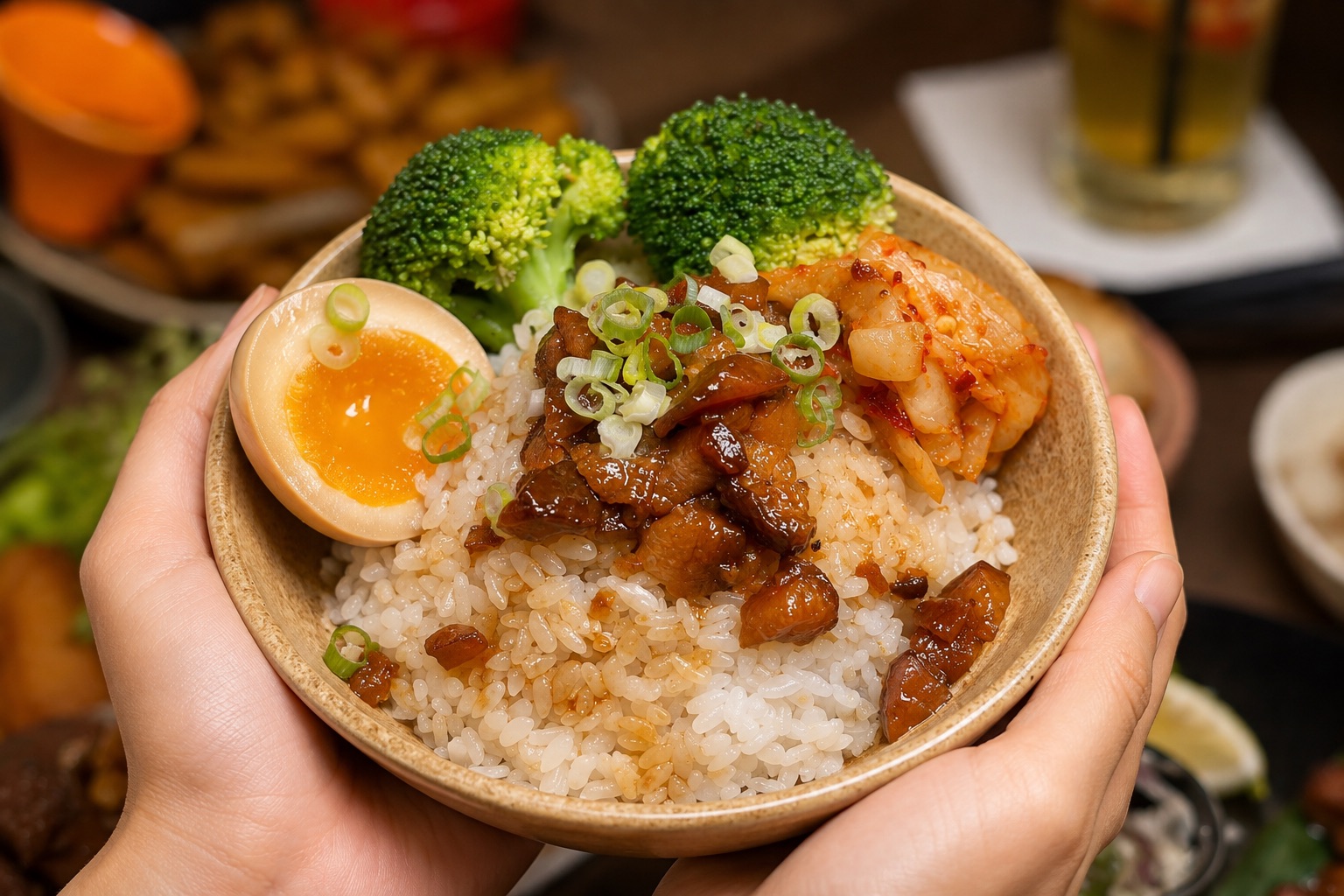 最狂反差感美食：熱炒店端出提拉米蘇，酒吧端出滷肉飯 — 相關圖片