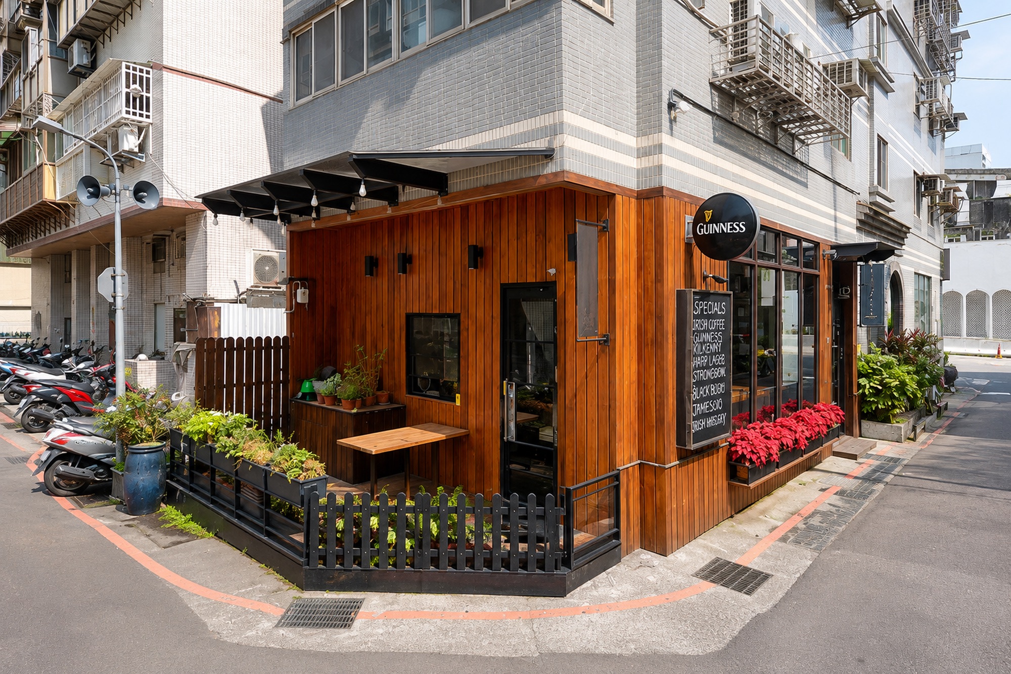 最狂反差感美食：熱炒店端出提拉米蘇，酒吧端出滷肉飯 — 相關圖片