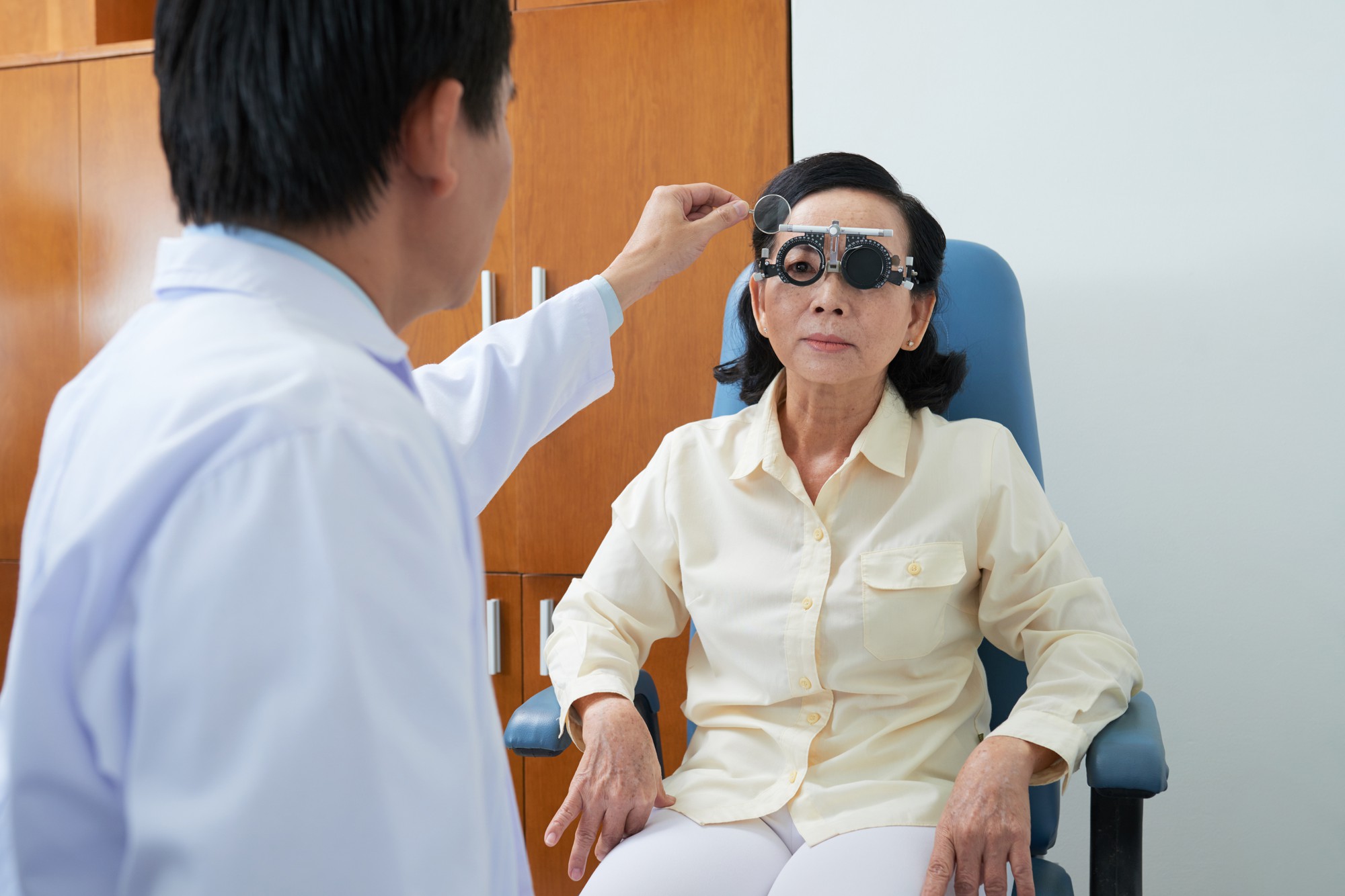 嘉義縣行動醫療車揪出近4成長輩骨鬆肌少！AI眼底檢查、骨密度篩檢開到家門口 — 相關圖片2