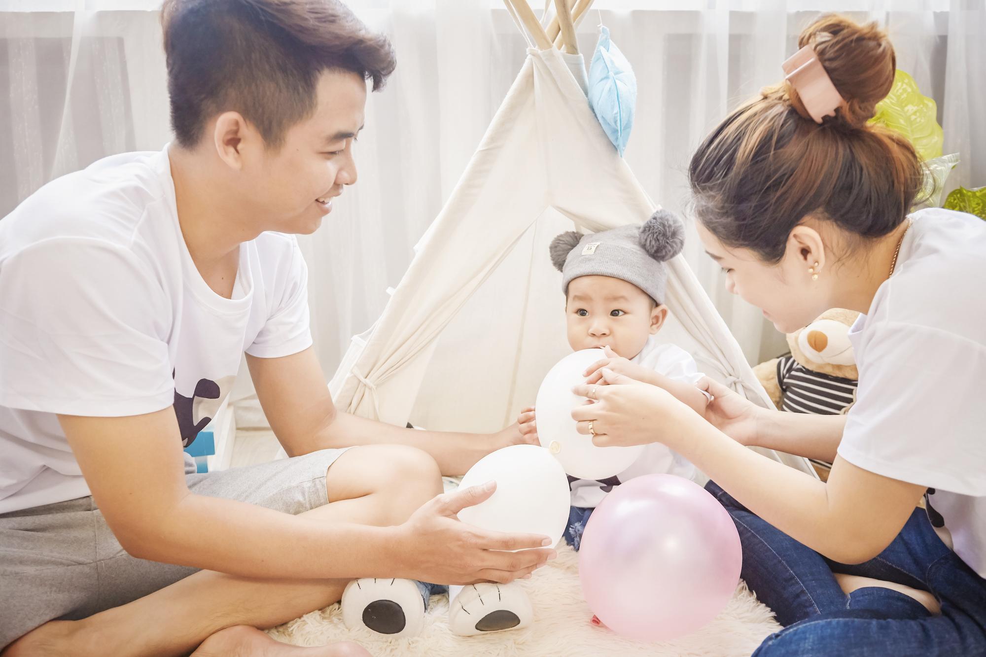 育嬰假首度男性過半：那些終於敢請假的爸爸們 — 生活文章主圖，由時代熱搜江里歐撰寫