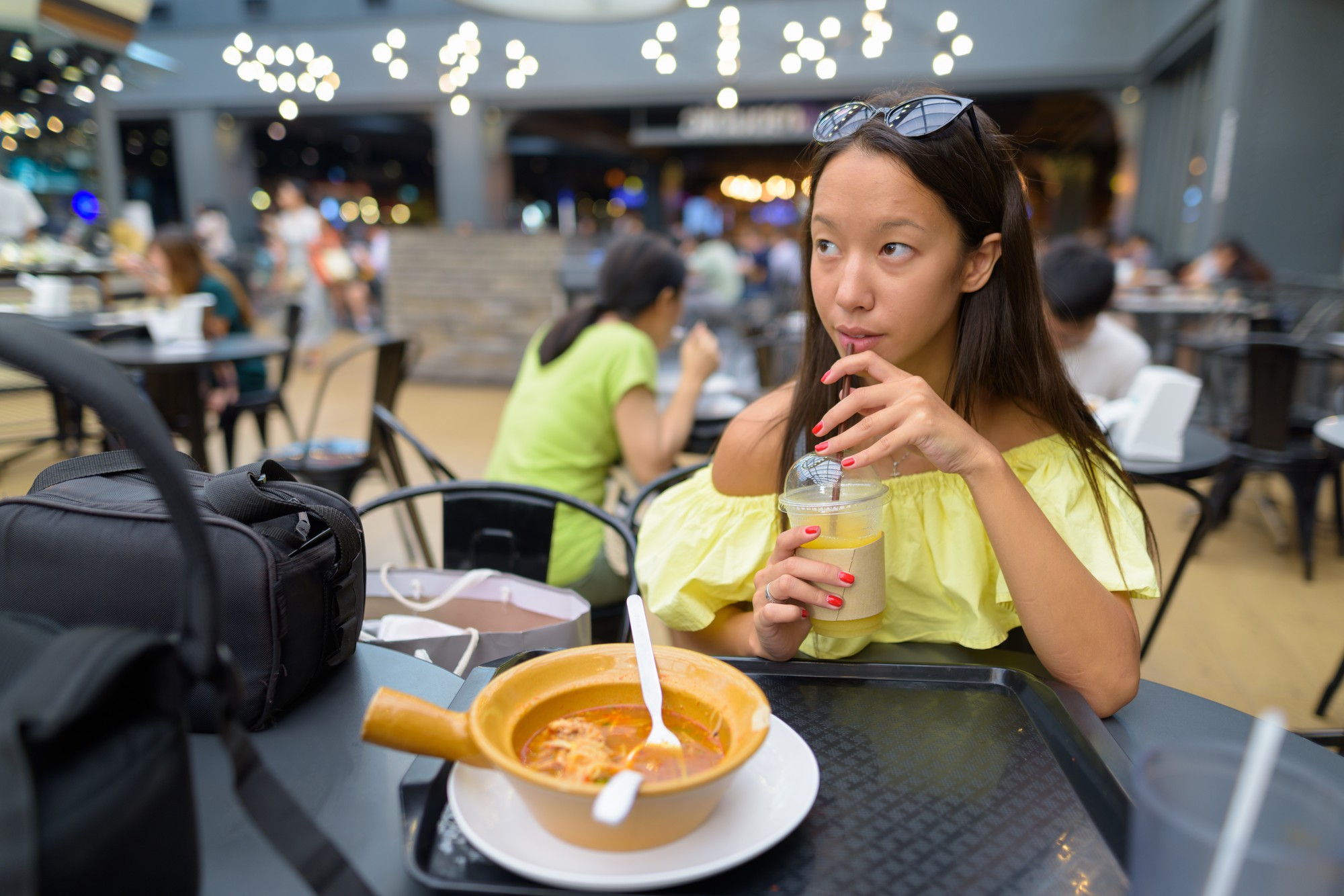 機場最後一餐不是珍奶?桃機美食聲量榜意外揭曉旅人心中的離鄉滋味 — 美食文章主圖，由時代熱搜蘇曉曼撰寫