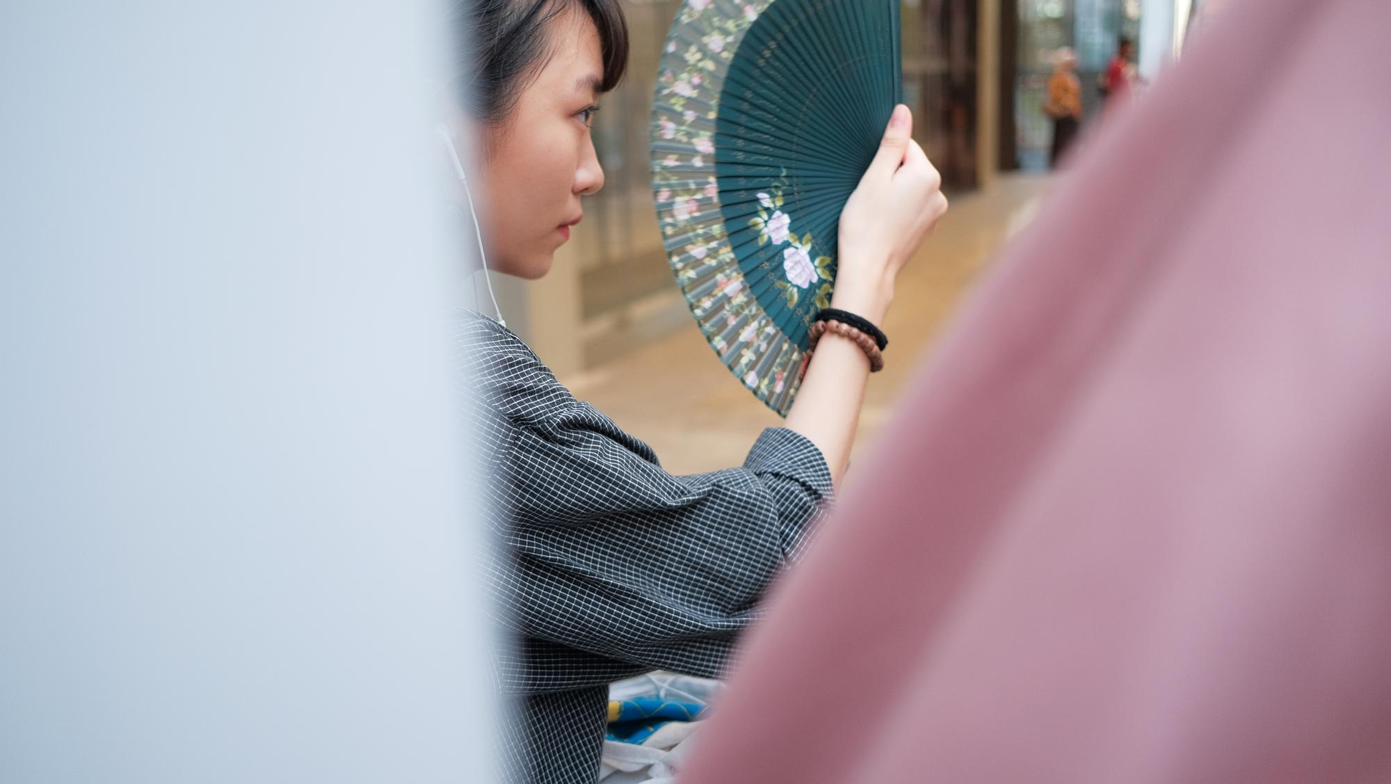 台北好時尚的矛盾：當王船符咒登上伸展台,街頭只剩雨衣與藍白拖 — 時代熱搜時尚深度報導