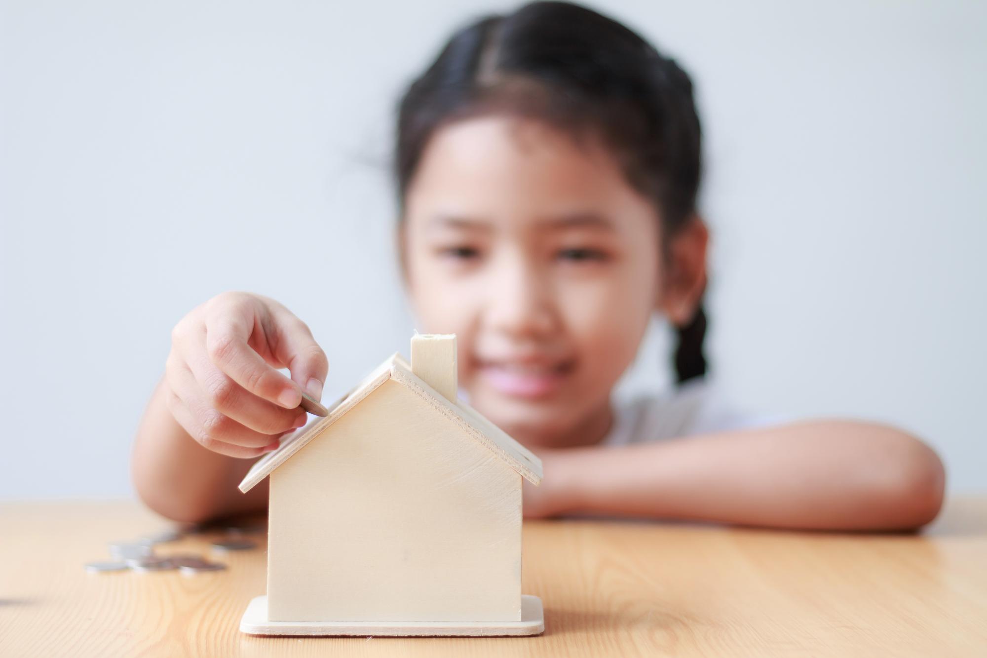 人口減、戶數增：當一代人的居住夢，從「住得好」降格成「住得起」 — 房產文章主圖，由時代熱搜陳振威撰寫