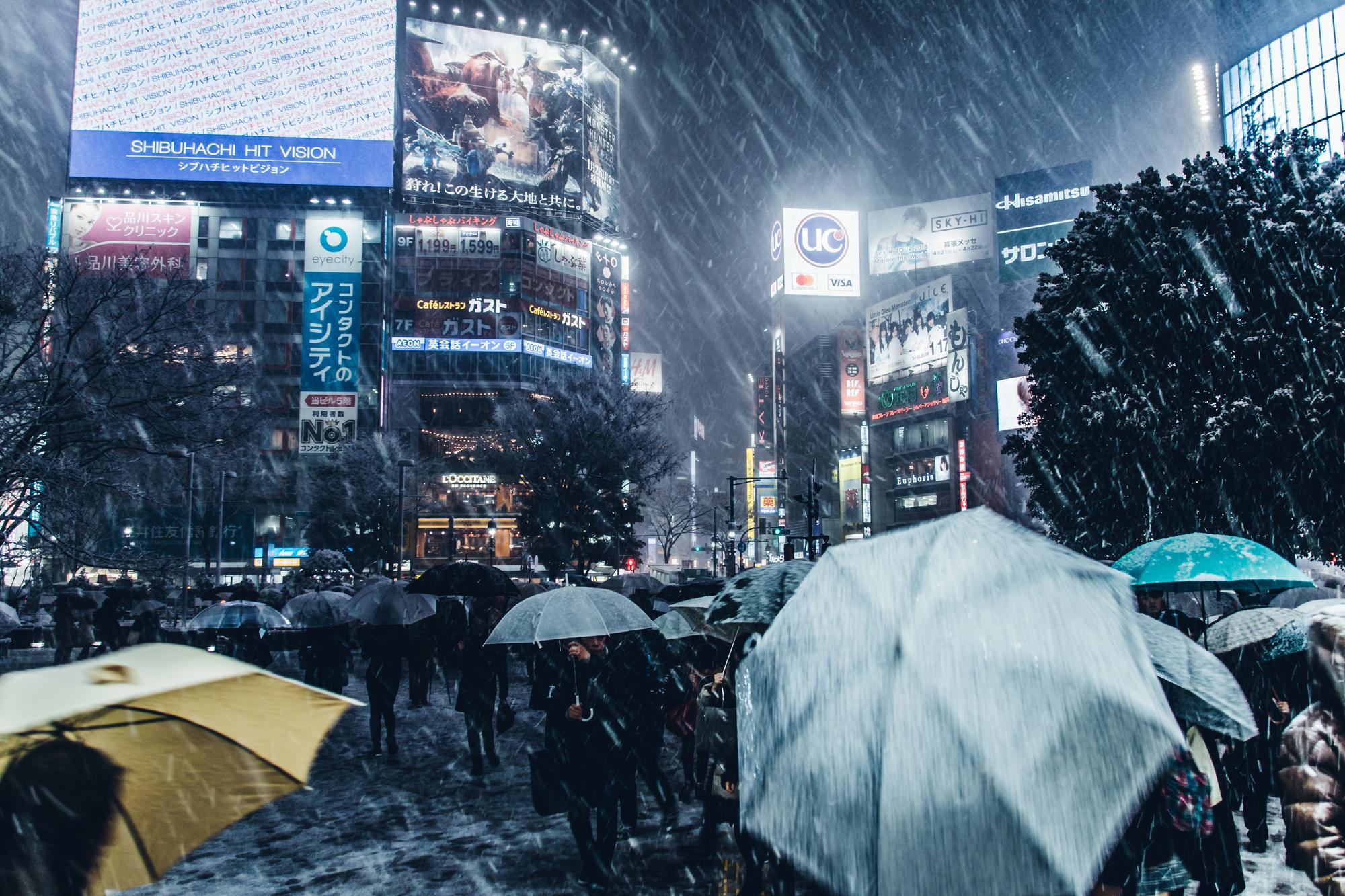 下班時分的暴雨警報：當國家級通知響起，我們都成了城市裡的漂流者 — 生活文章主圖，由時代熱搜江里歐撰寫