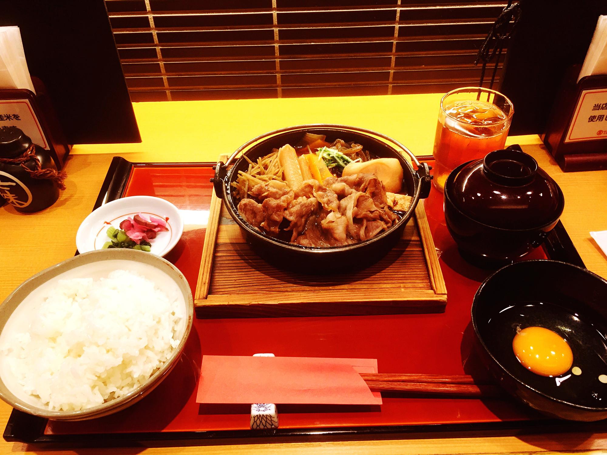 當豬腳也成了科技供應鏈——黃仁勳的演講背板，為何讓台灣人排到懷疑人生？ — 相關圖片2