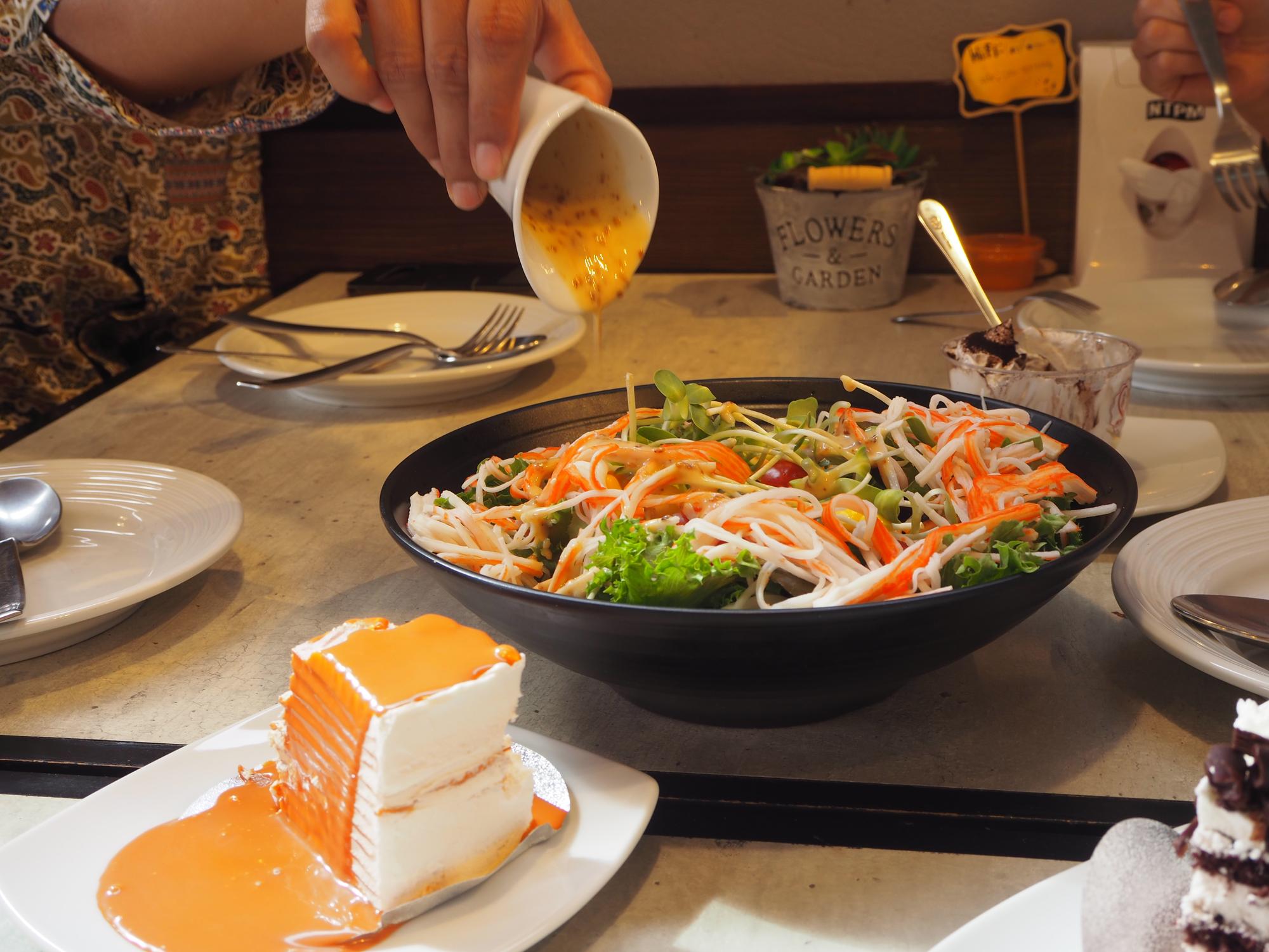 敲鑼搶菜的台北奇景：遠東Café泰國美食節，讓人想起那些為了一口好味道奔跑的時刻 — 相關圖片3