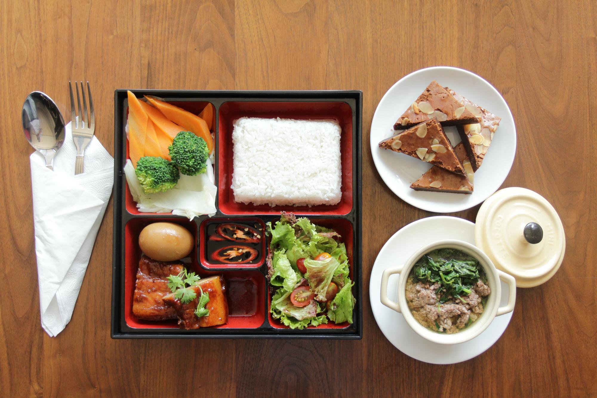 999元便當背後的兩種台灣味:當鐵路便當不只是一份飯 — 美食文章主圖，由時代熱搜蘇曉曼撰寫