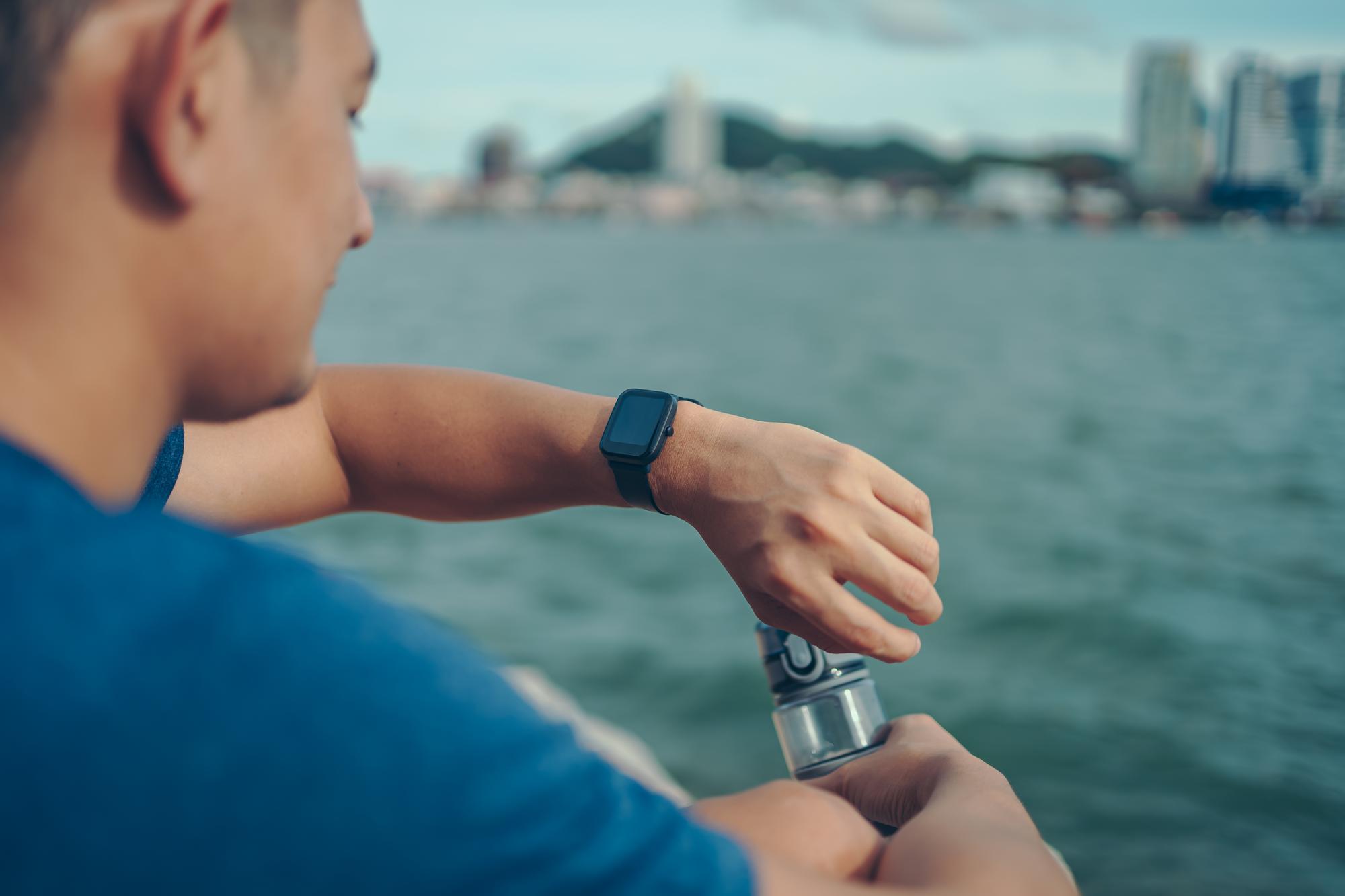 Swatch SCUBAQUA 新色：把支付功能戴進水裡，才是真正的務實主義