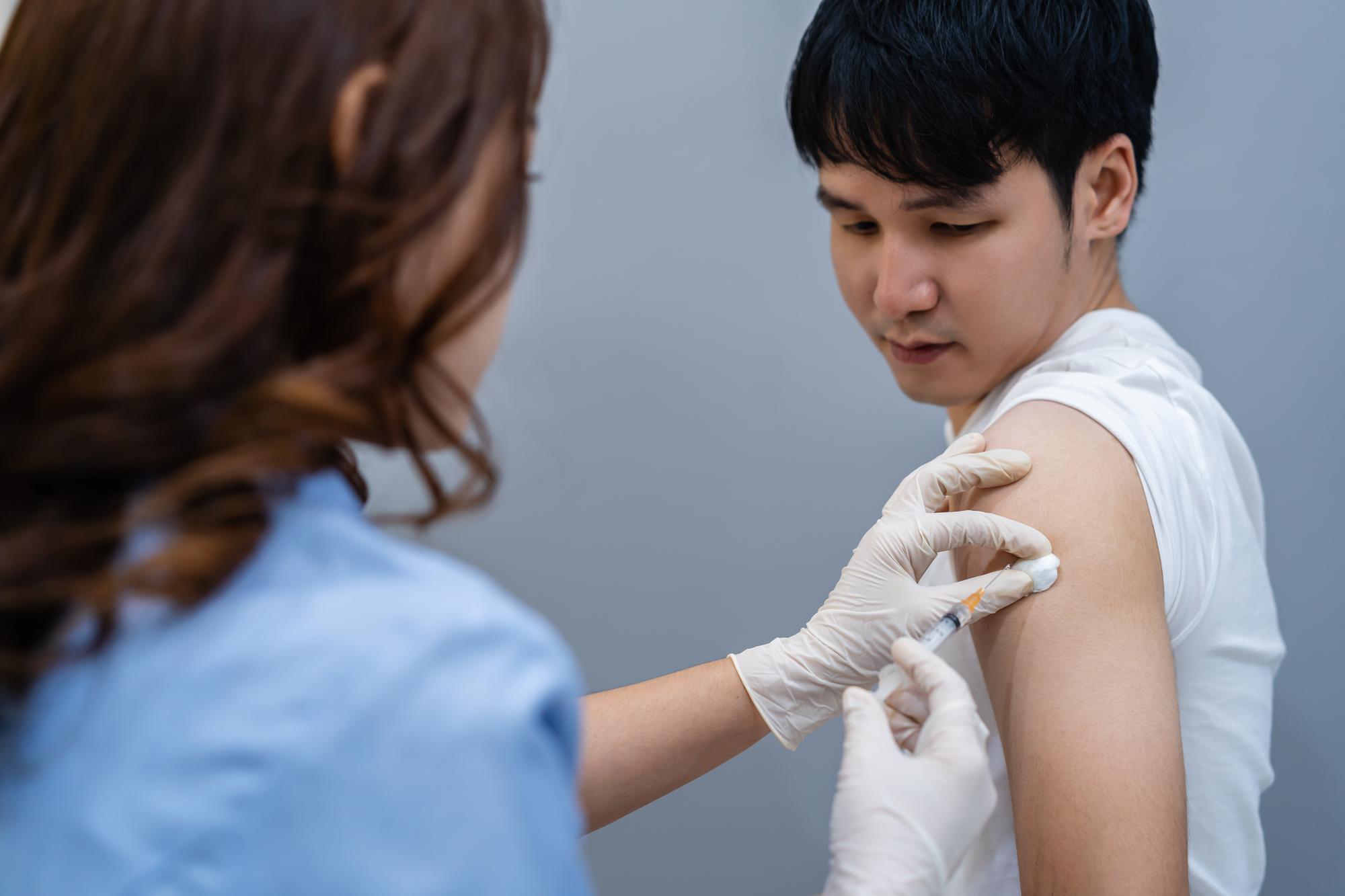 打過麻疹疫苗就沒事？醫師提醒：這3種人建議評估補打 — 健康文章主圖，由時代熱搜雅婷姐撰寫