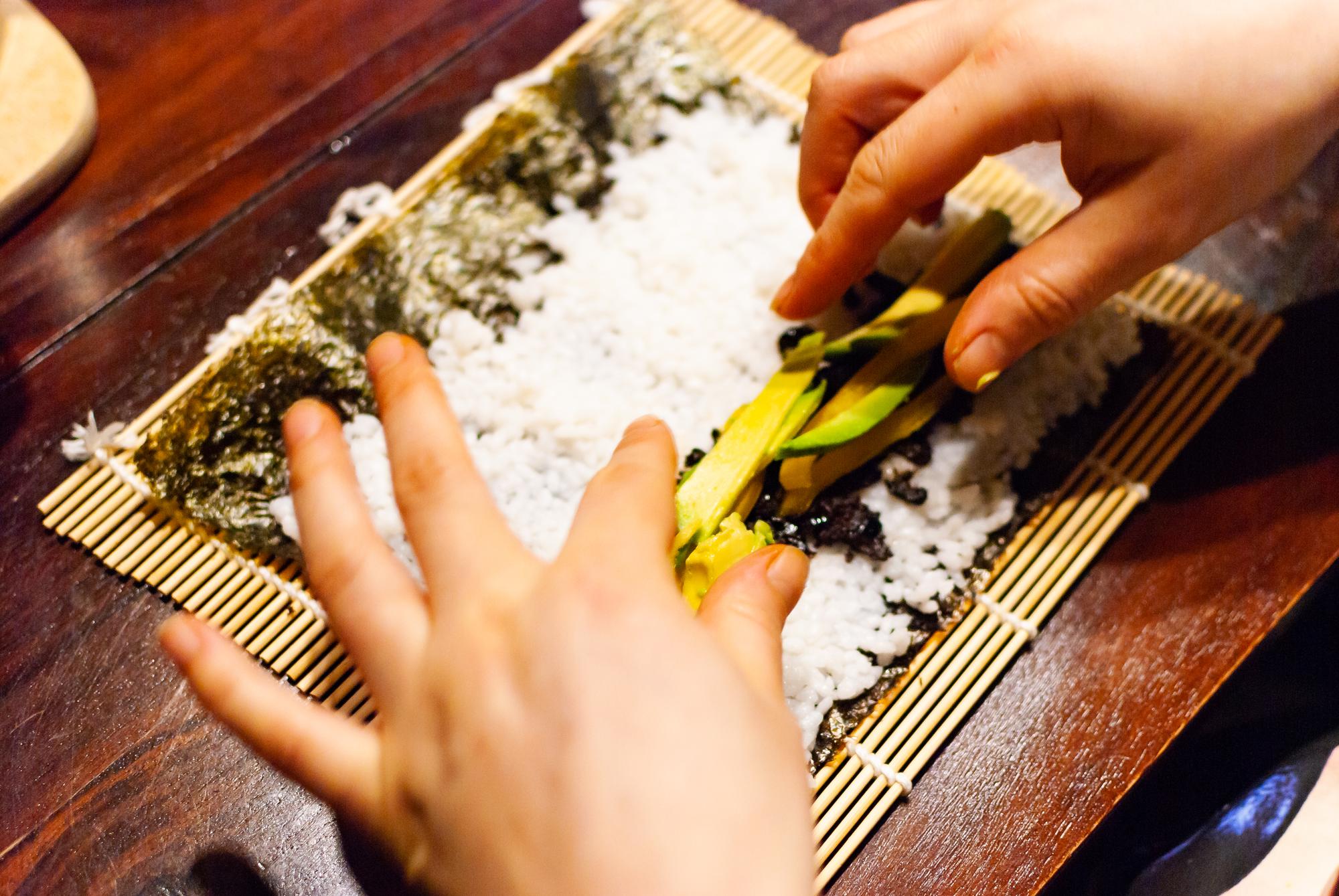 一顆飯糰讓劉思慕也排隊——當台灣早餐店的「安眠藥」,成了加州最潮的庶民美食