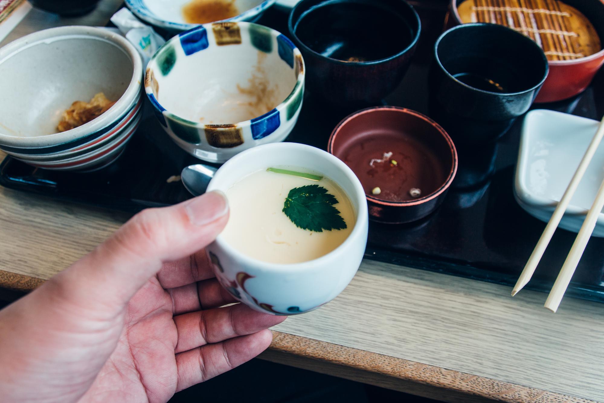 米其林看不見的巷弄——500碗榜單裡,那些在地人捨不得分享的味道 — 美食文章主圖，由時代熱搜蘇曉曼撰寫