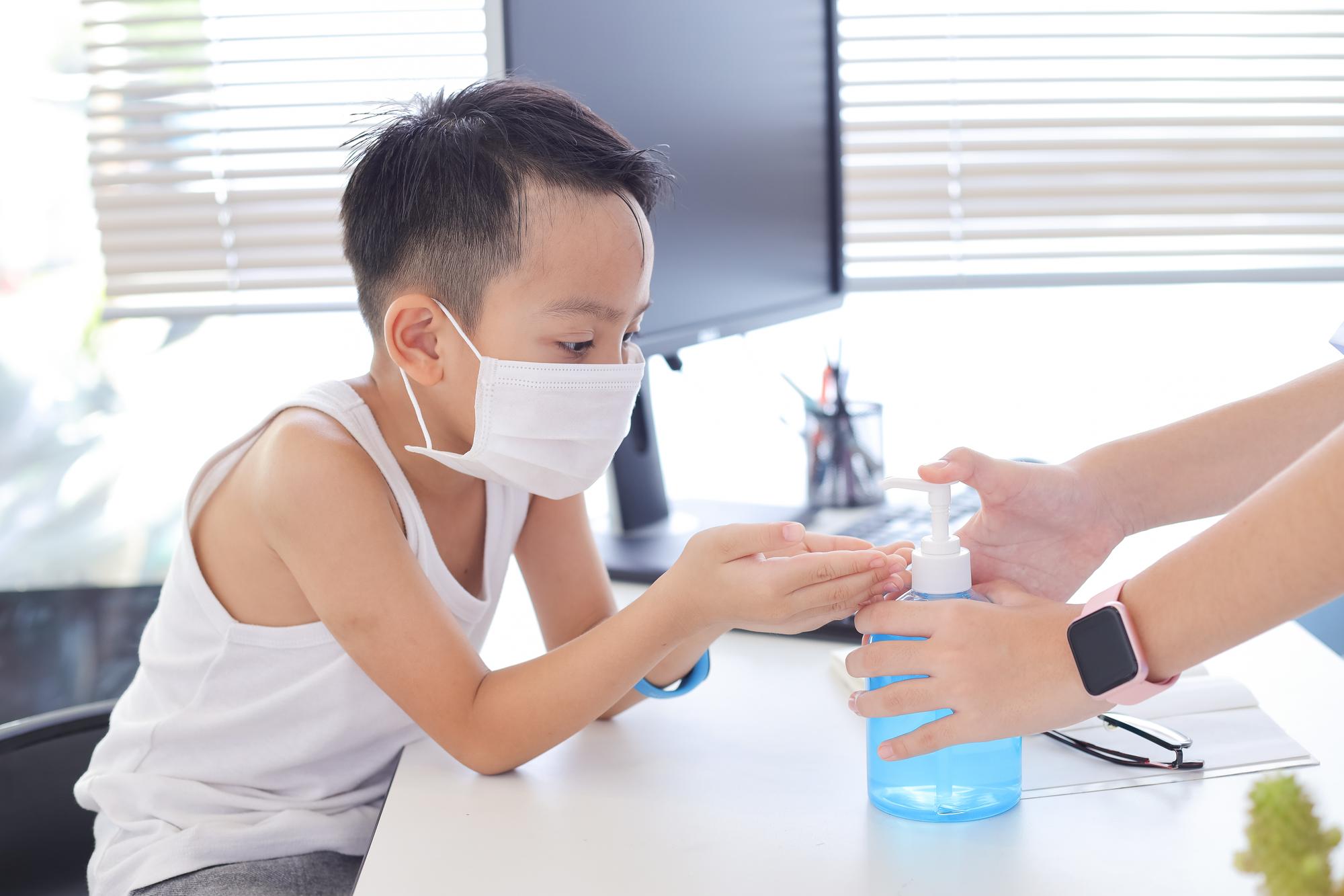 開學季流感衝破9萬人次！酒精殺不死腸病毒，家長別再搞錯了 — 相關圖片2