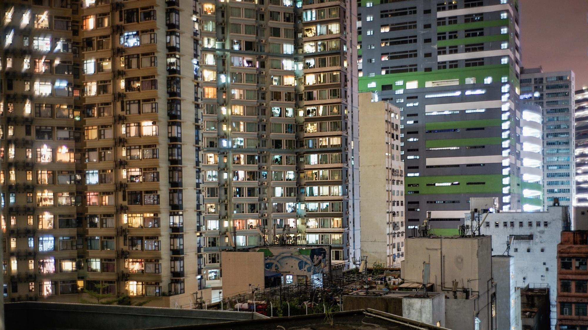 南港之星600億、台中百億案齊發──當建照量創新低、使照量卻暴增，這波巨無霸推案到底在賭什麼？ — 房產文章主圖，由時代熱搜陳振威撰寫