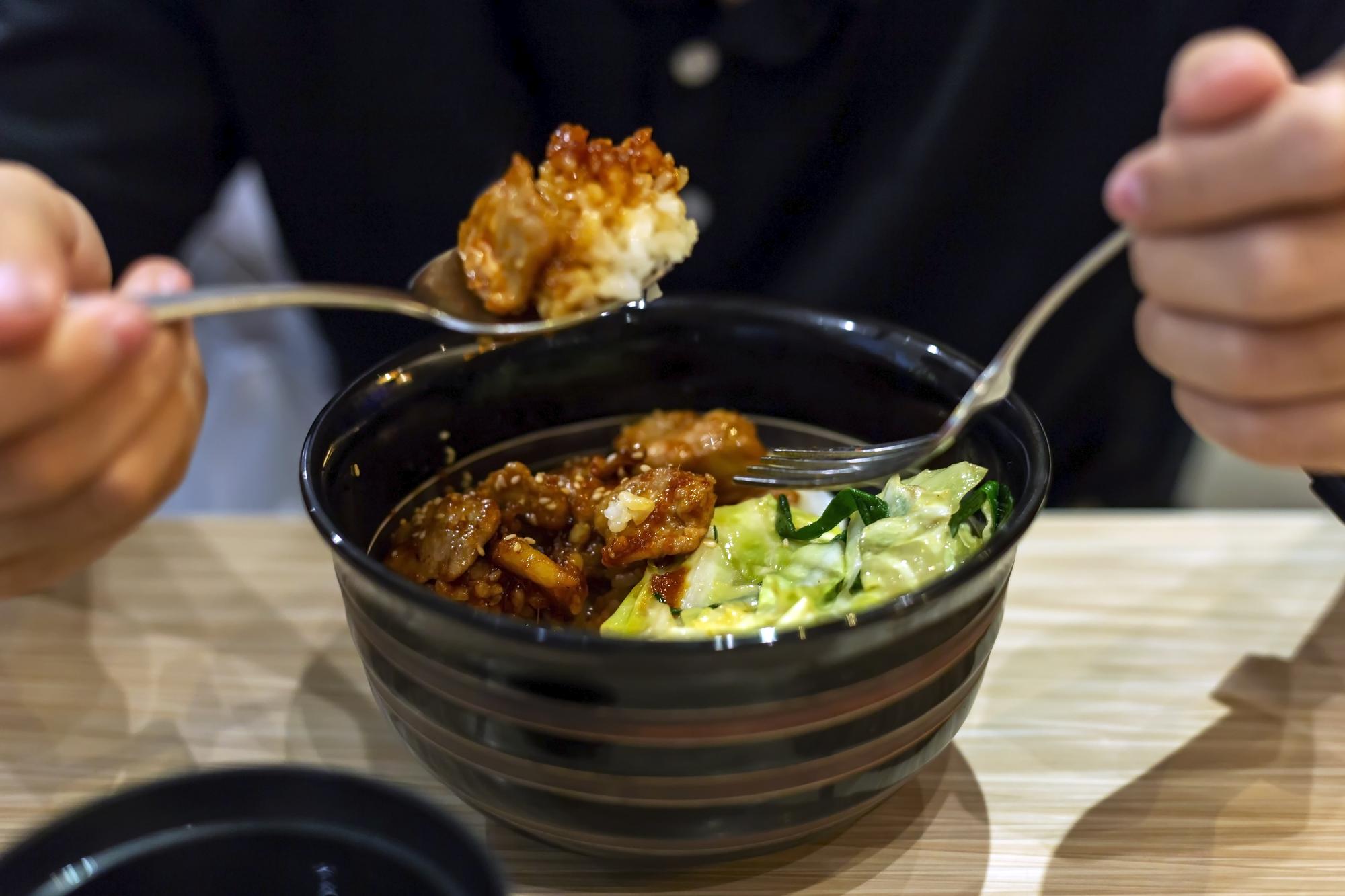 數百億身價的CEO,專程飛來只為一碗滷肉飯——黃仁勳的台灣胃裡,藏著什麼執念? — 相關圖片2
