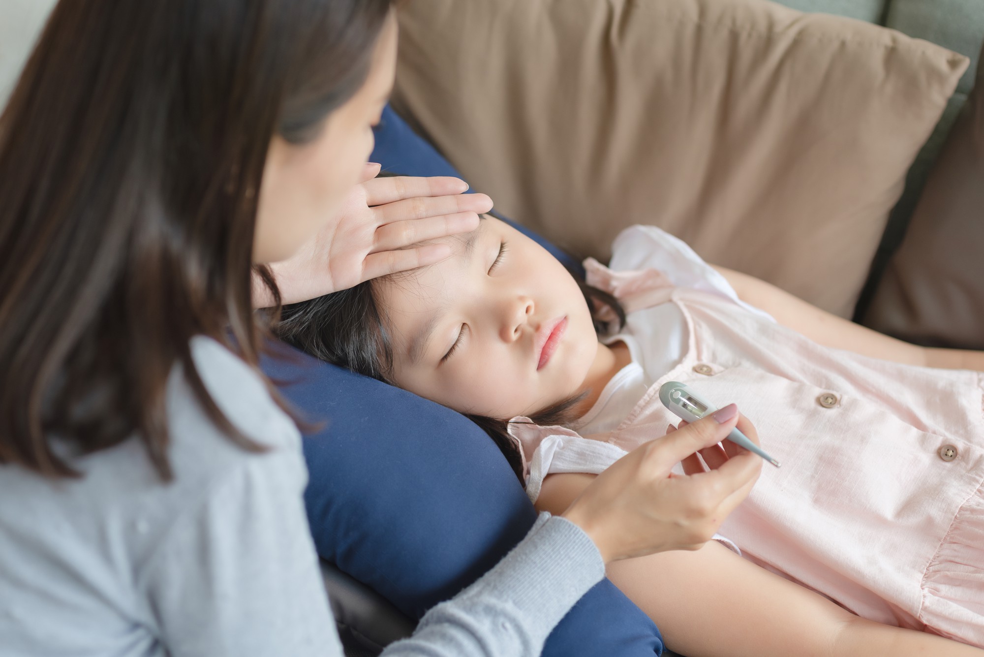 24小時內從發燒到病危！腦膜炎雙球菌為什麼這麼可怕？ — 時代熱搜健康深度報導