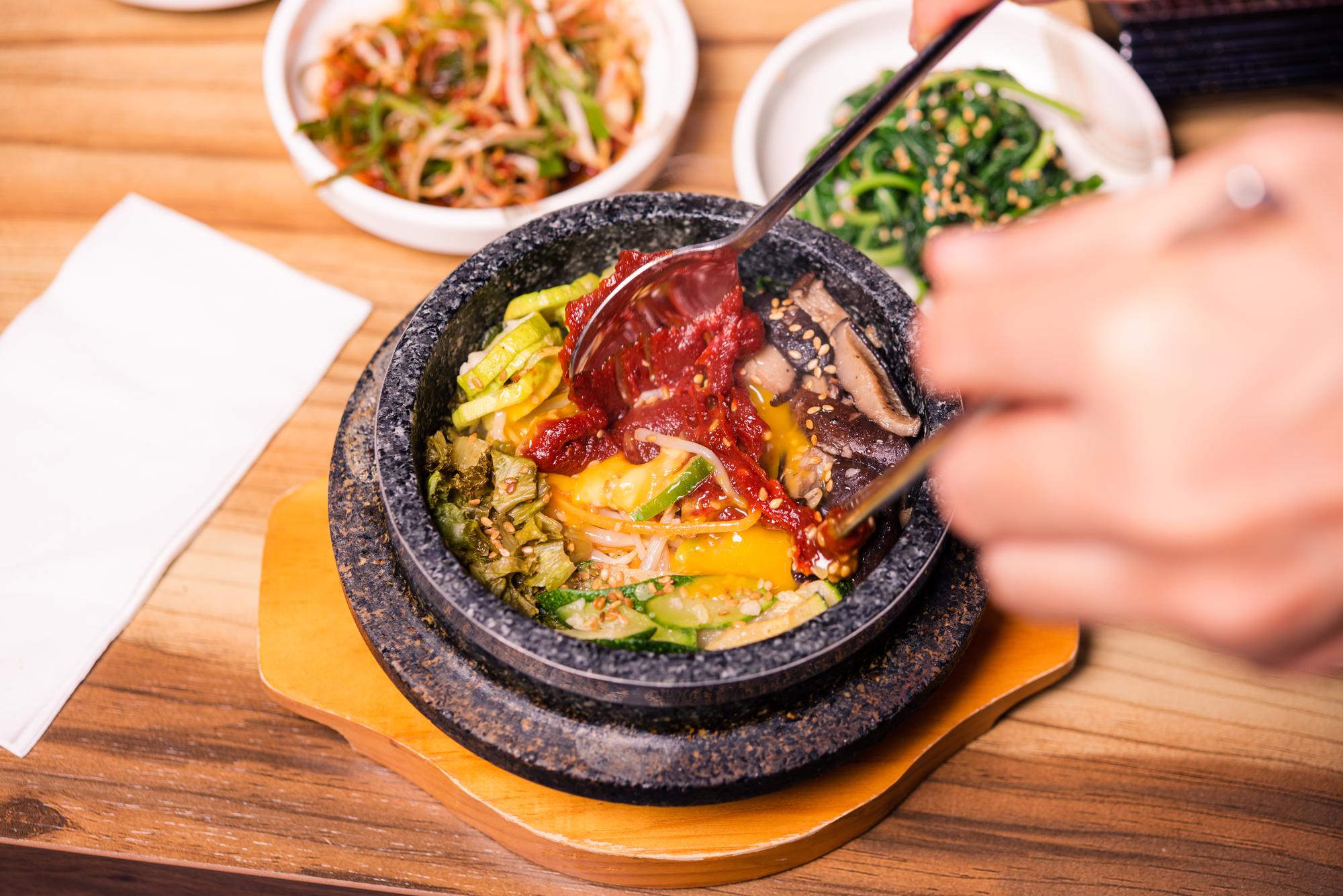 韓式料理的台味轉身:從熱鬧聚餐到一個人的好好吃飯 — 時代熱搜美食深度報導
