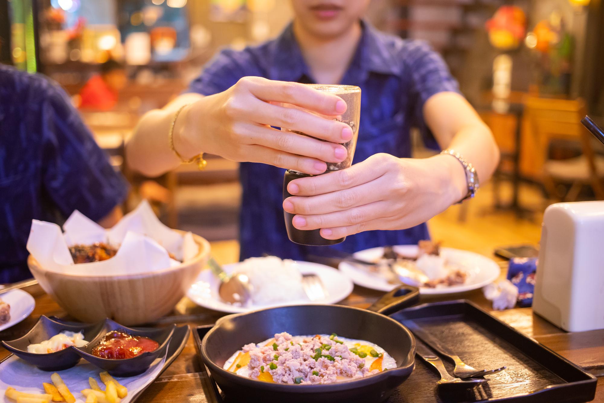 當米其林走進台南巷弄：一場關於美食價值的溫柔辯論 — 美食文章主圖，由時代熱搜蘇曉曼撰寫