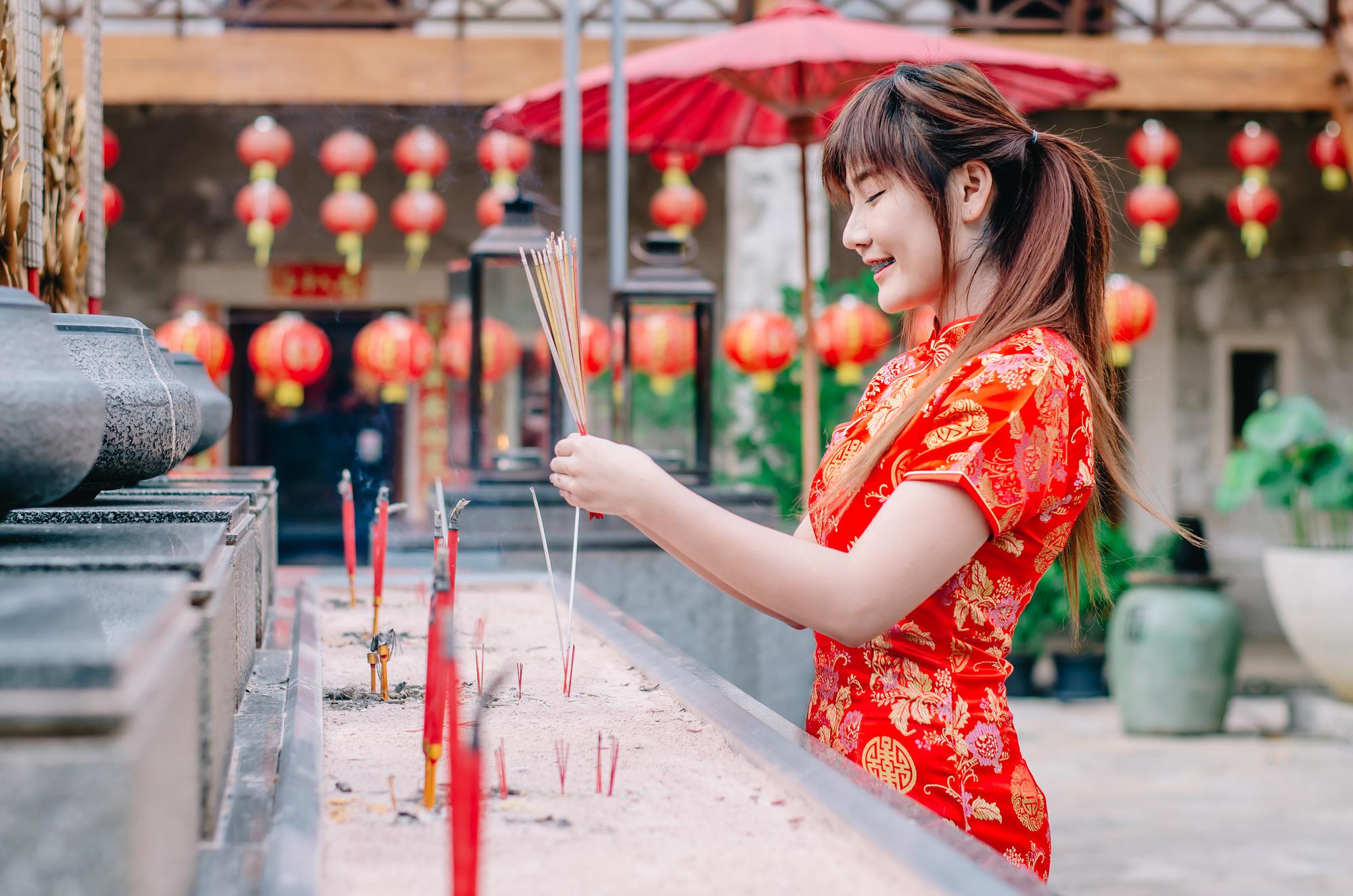從清晨市場到夜市燈火——新北好市節裡的庶民溫度 — 美食文章主圖，由時代熱搜蘇曉曼撰寫