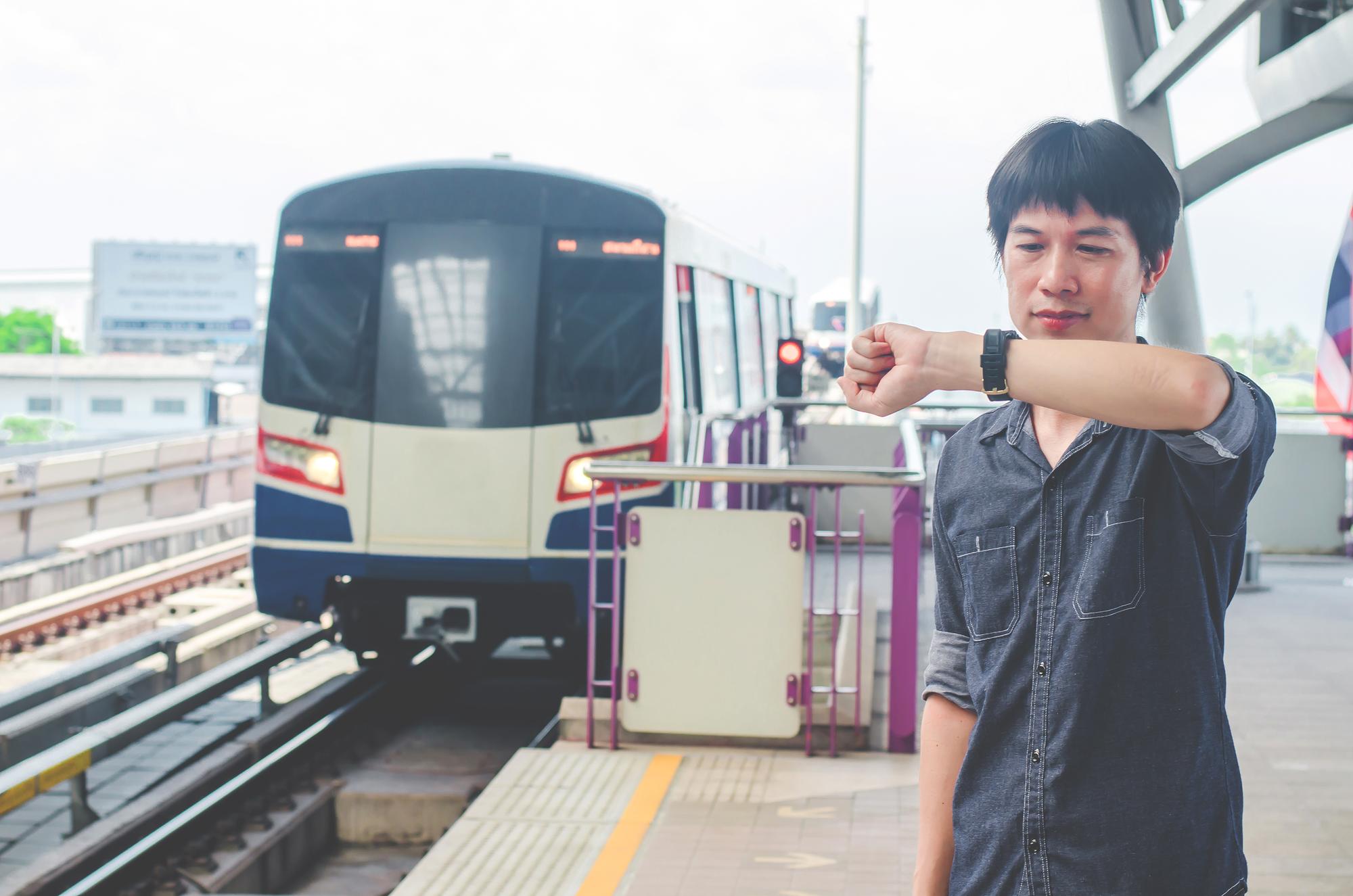 國光客運兩天取消65班次：當通勤族還在等車，駕駛們已經騎上機車送外賣了 — 相關圖片2