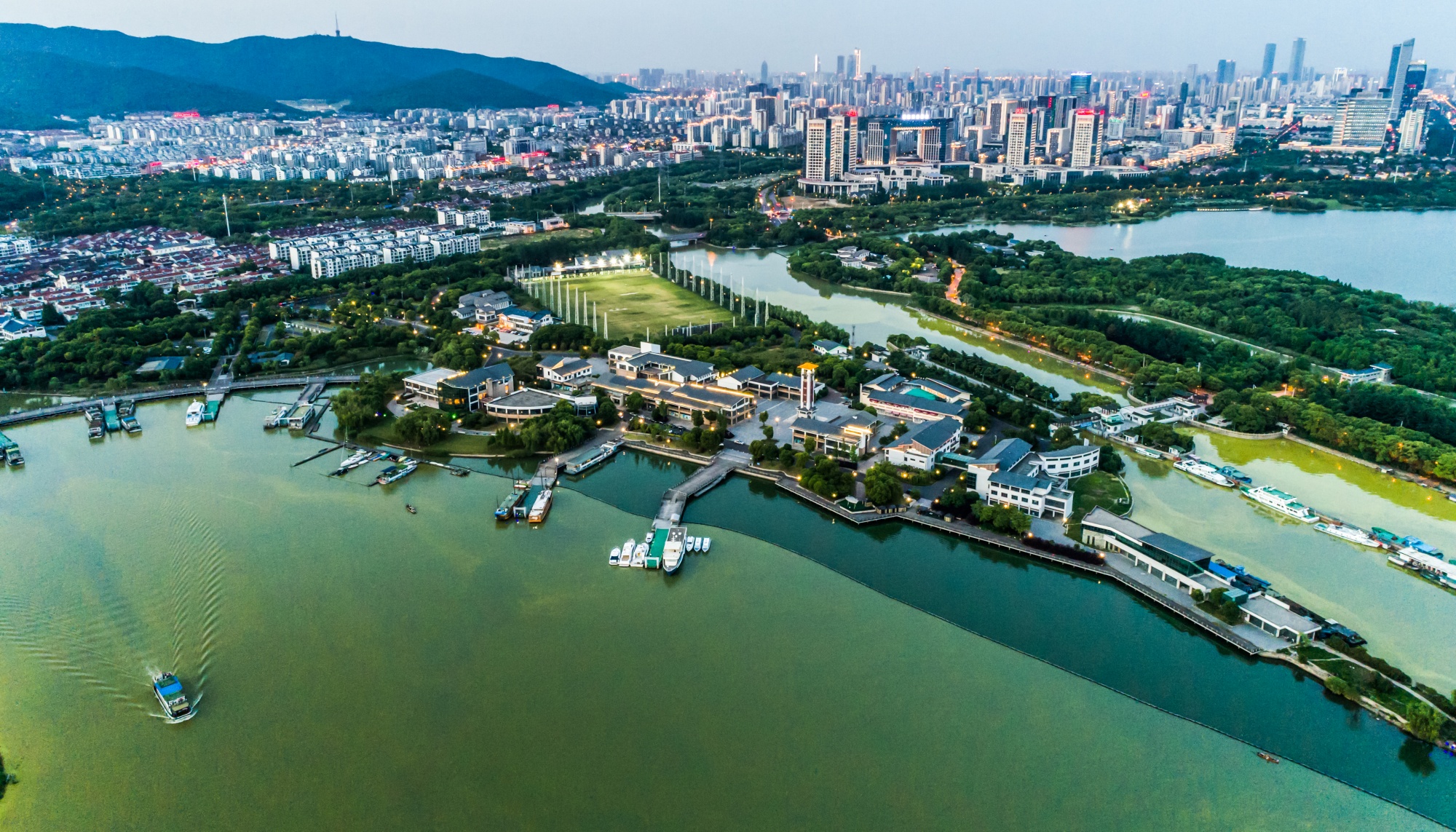 金龍海嘯兩年後：九成獲利背後，這5.7%賠售藏著什麼真相？ — 相關圖片2