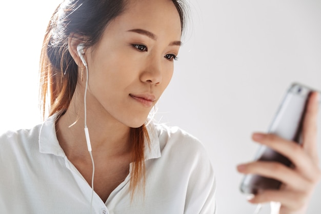 AirPods Max 2：五年磨一劍，但那個胸罩盒還是沒 Debug 掉