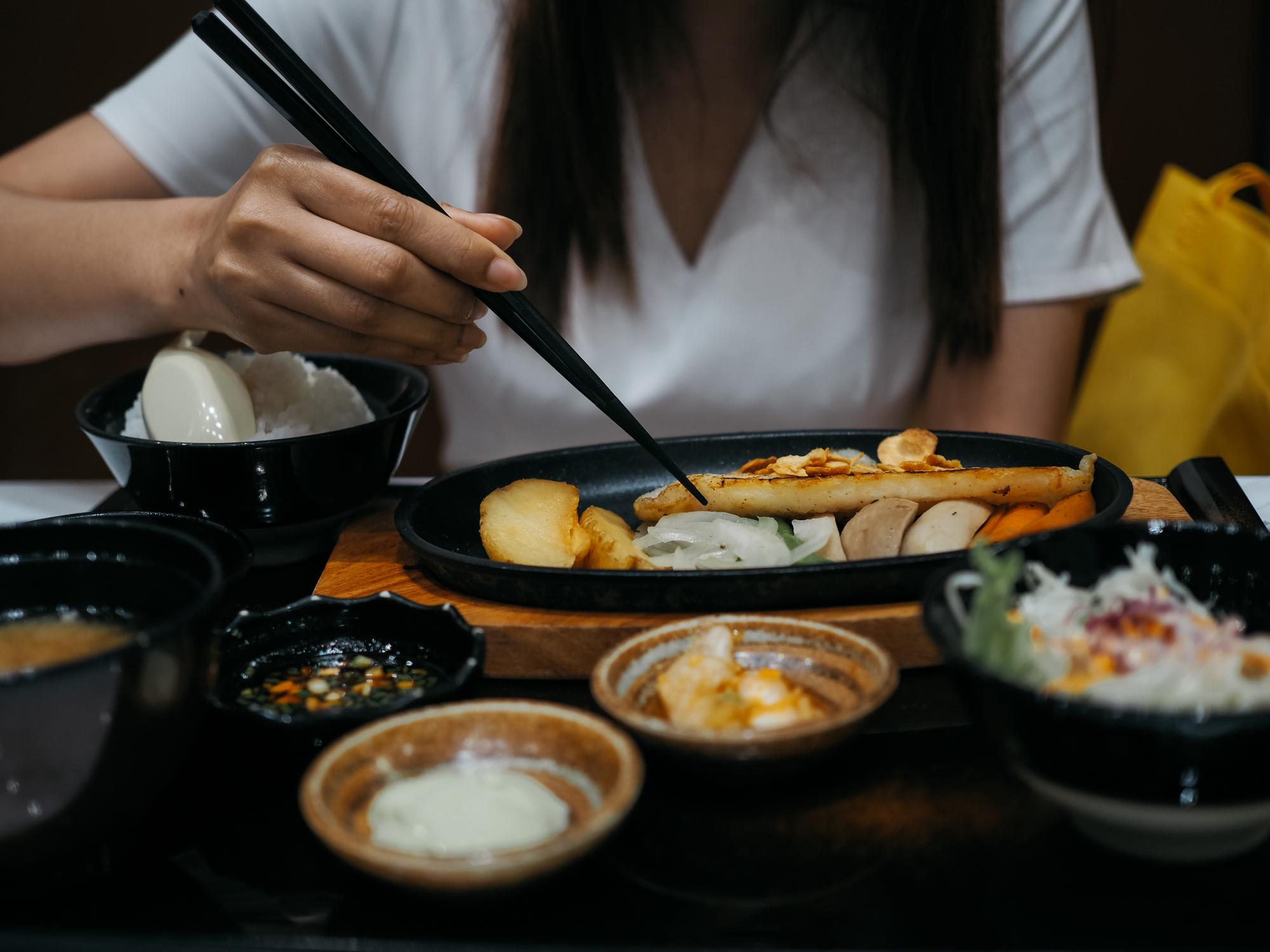 五星級飯店裡的黑白切自由——台中長榮桂冠台菜美食節,值得去嗎? — 相關圖片2
