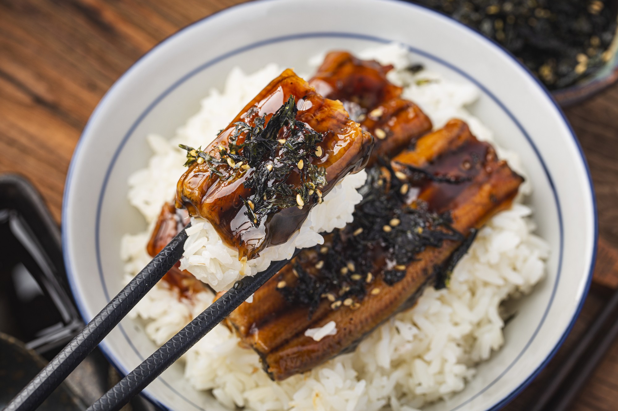 一口鰻魚飯裡的九十年功夫——蒸與不蒸之間,藏著職人的一生 — 相關圖片3