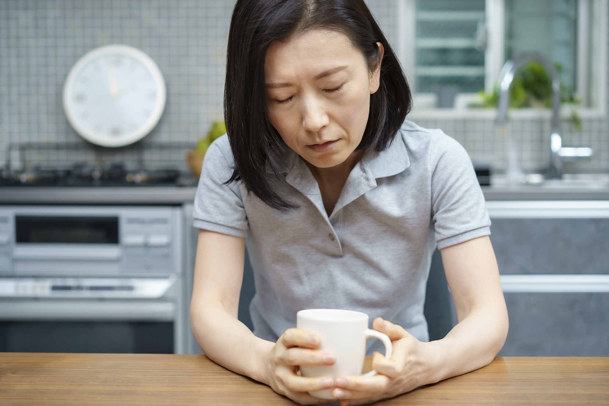 溫嵐差點沒命！結石不痛更危險，醫師說這樣喝水才有用 — 健康文章主圖，由時代熱搜雅婷姐撰寫