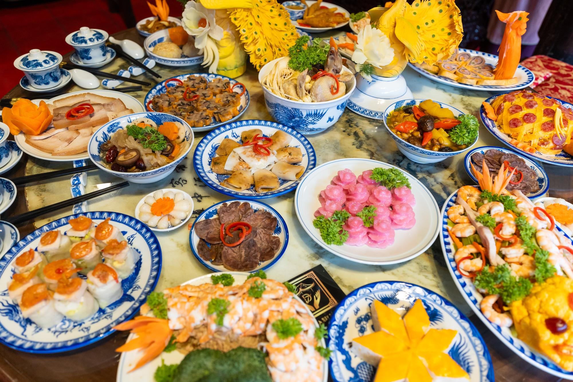 五星飯店裡的古早味記憶——台中長榮桂冠用滷味和蚵仔煎說一個時代的故事 — 時代熱搜美食深度報導