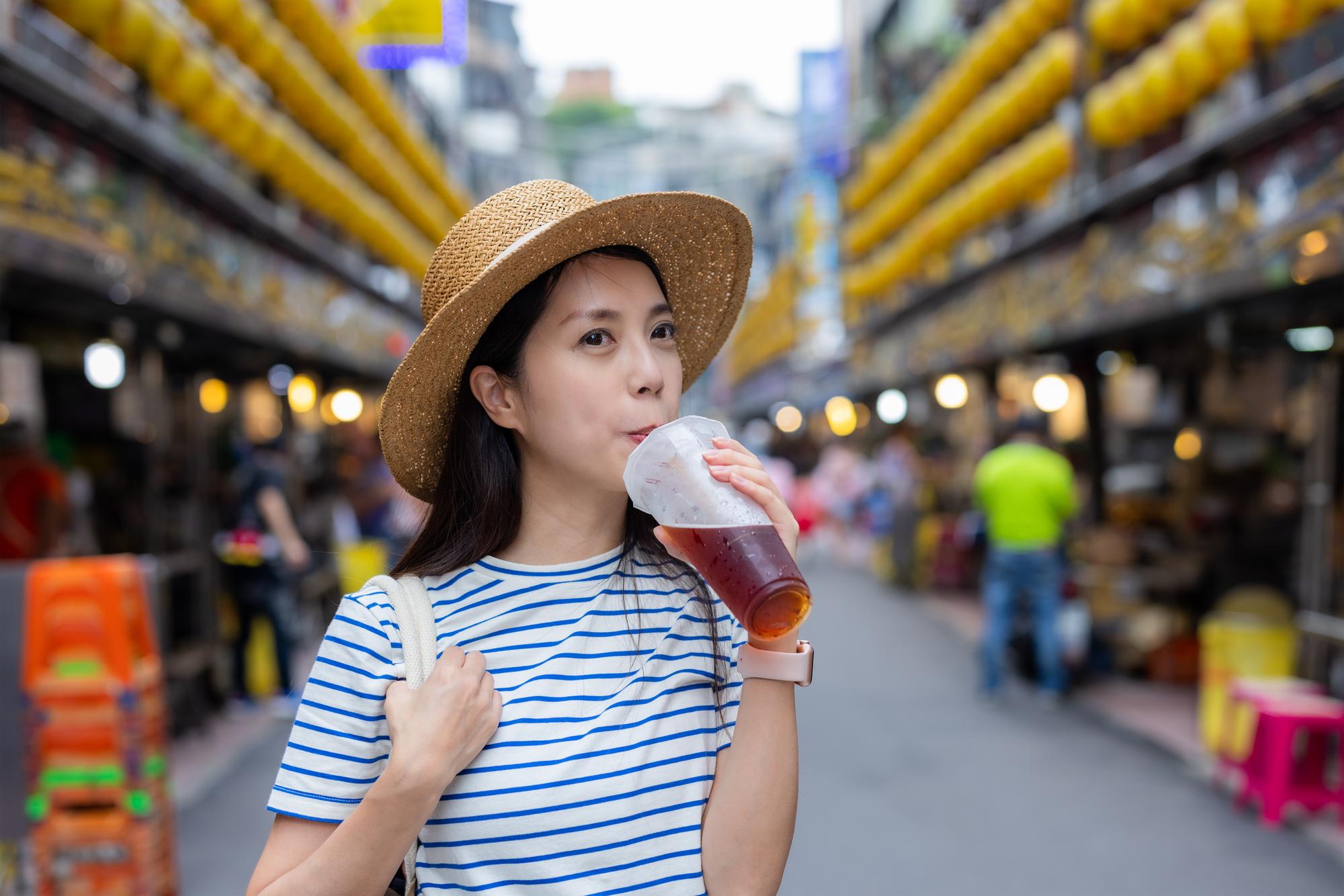 高雄奶茶節：當手搖飲之都遇上擠到動彈不得的單線道 — 美食文章主圖，由時代熱搜蘇曉曼撰寫