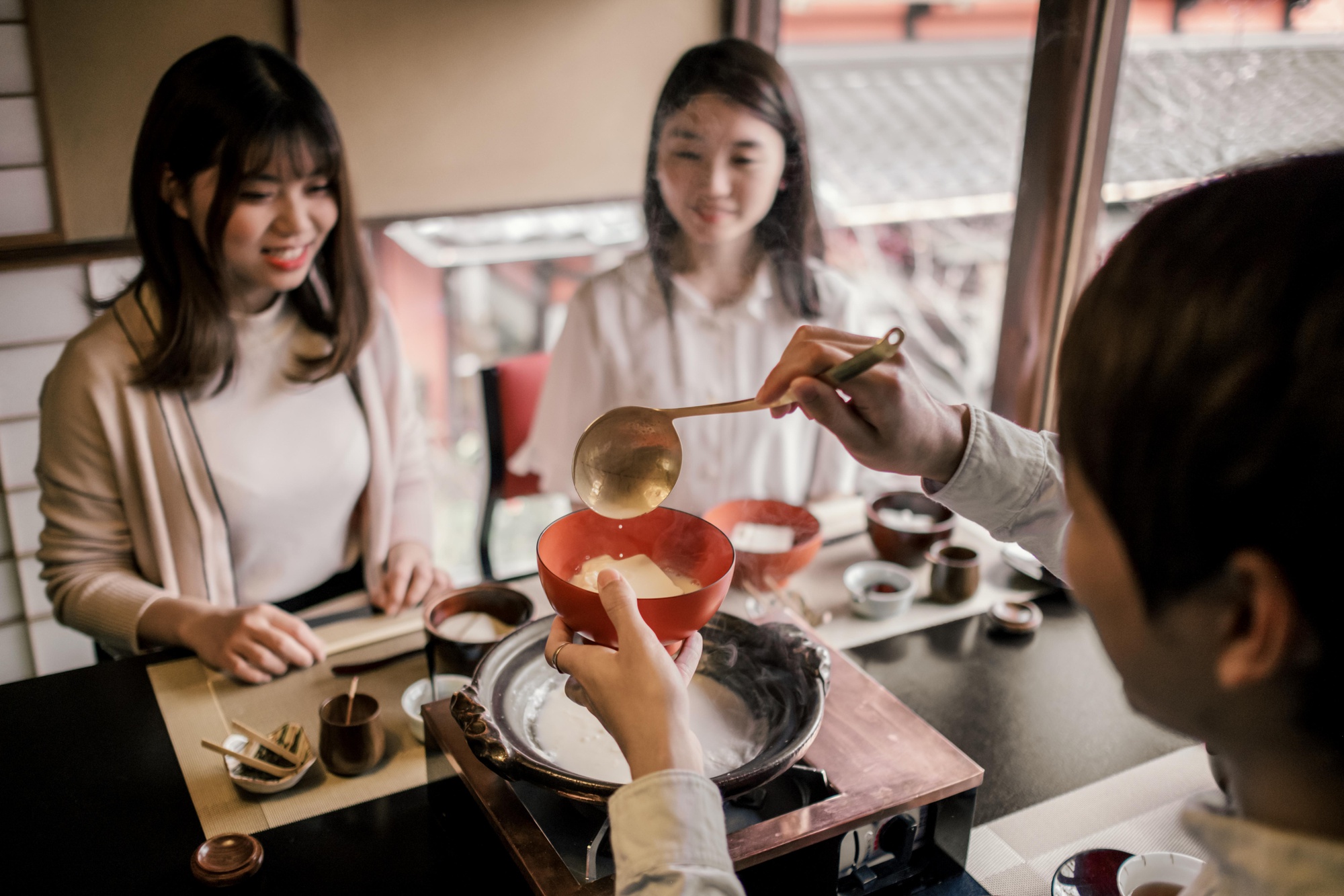 世貿館裡的台灣滋味：當美食展不再只是試吃,而是一場風土記憶的重逢 — 美食文章主圖，由時代熱搜蘇曉曼撰寫