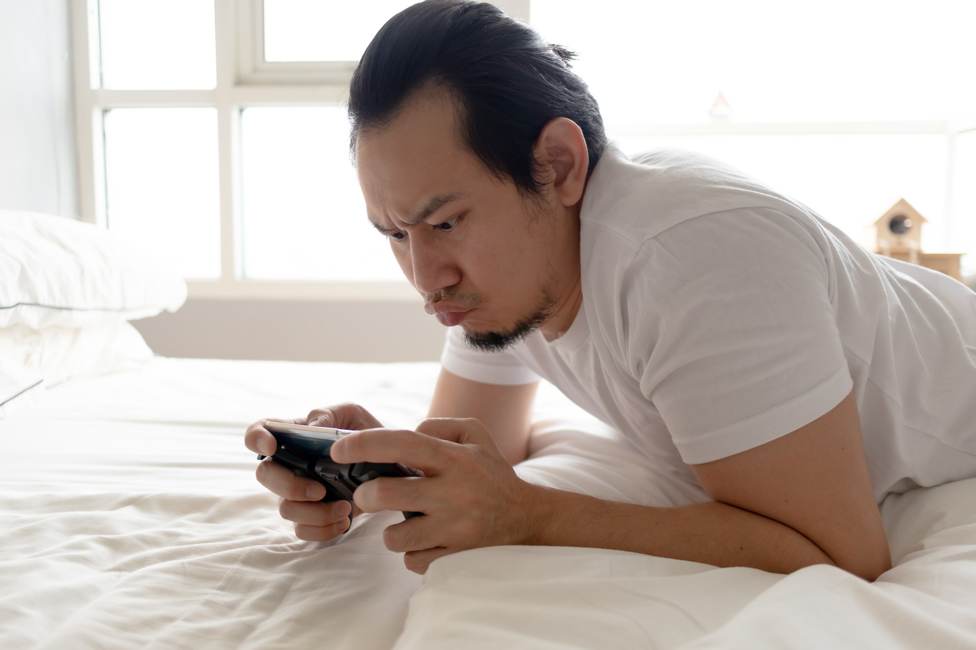 頻尿夜尿別只想著「年紀到了」，這些男性健康警訊要認真看待 — 健康文章主圖，由時代熱搜雅婷姐撰寫