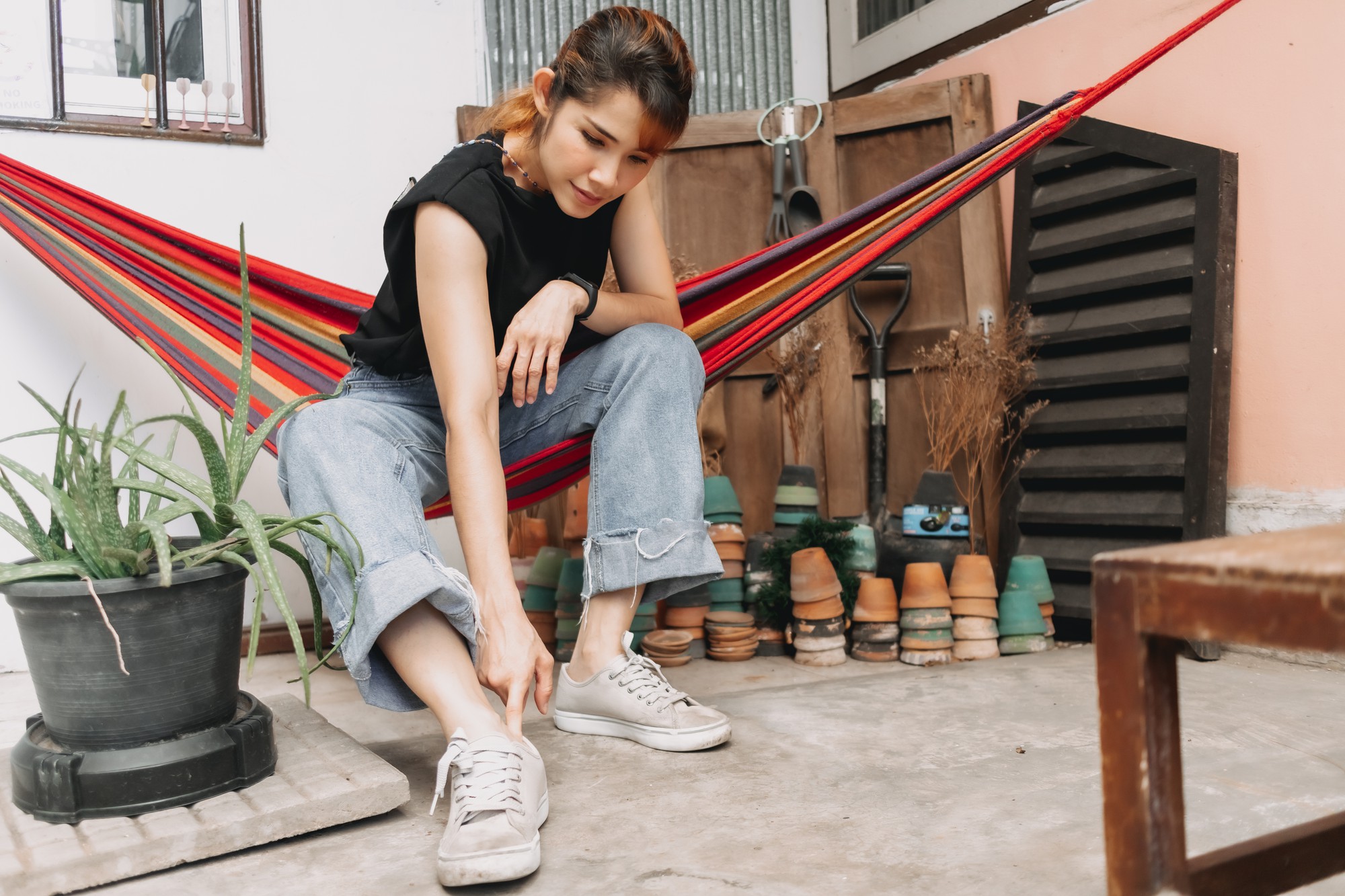 adidas x Song for the Mute 做舊鞋：Jennie 腳上那雙「舊鞋」，其實是精算過的時尚立場 — 相關圖片2