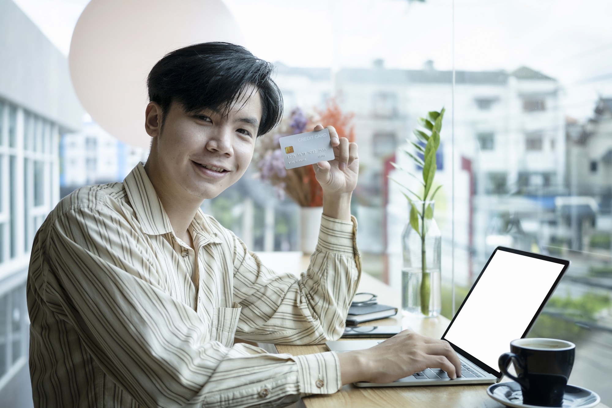 超微投資台灣逾百億美元 專家解讀：AI競爭從晶片戰進入系統戰，散戶選股邏輯要轉變 (改寫)