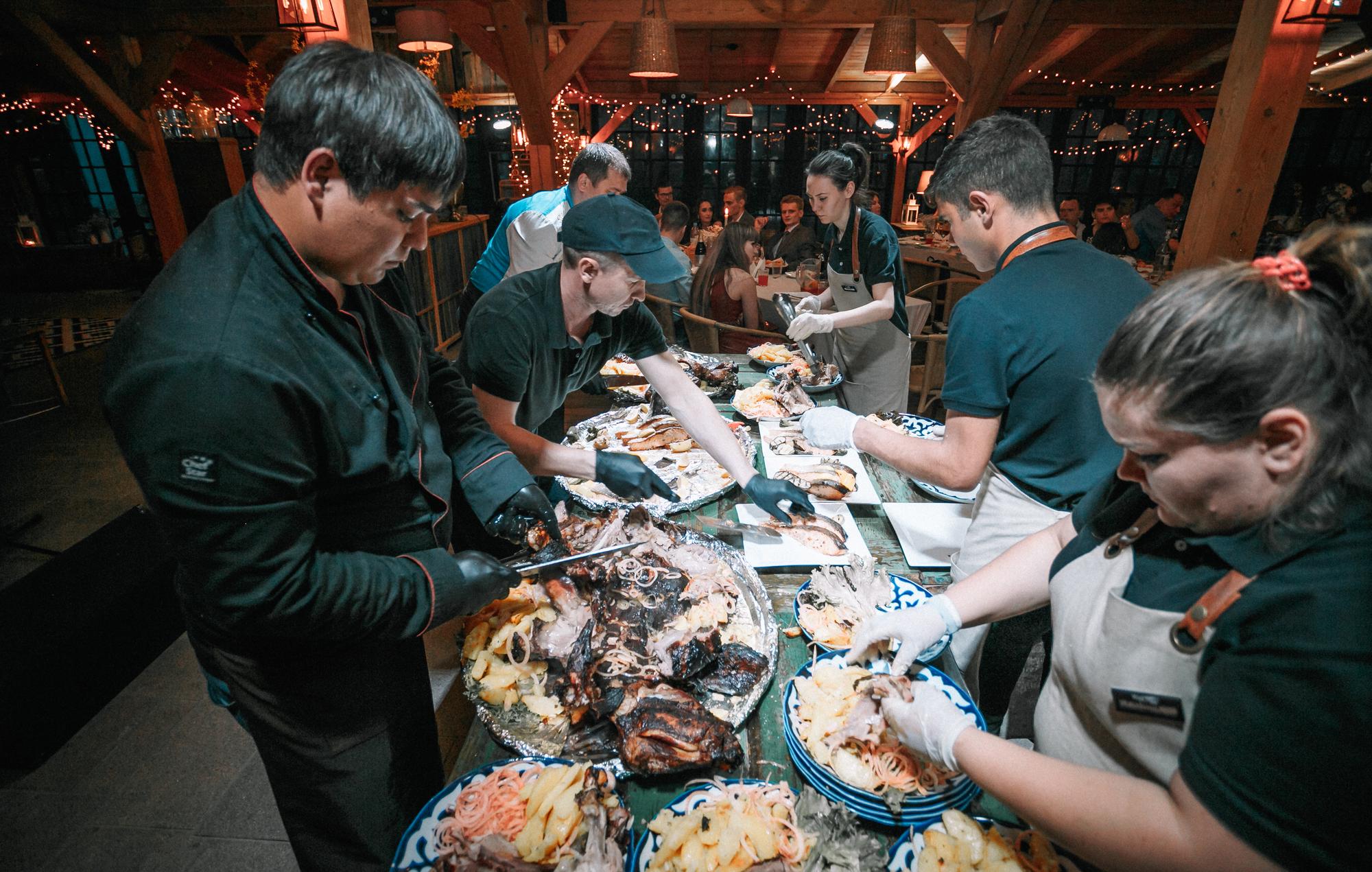 當護國神山遇上滷肉飯——台灣餐飲業的AI轉型與真實考驗 — 時代熱搜美食深度報導