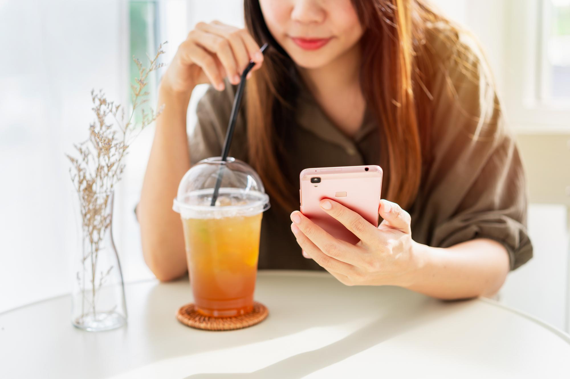 一杯八十元的鮮果茶，買的是什麼心情？ — 時代熱搜美食深度報導
