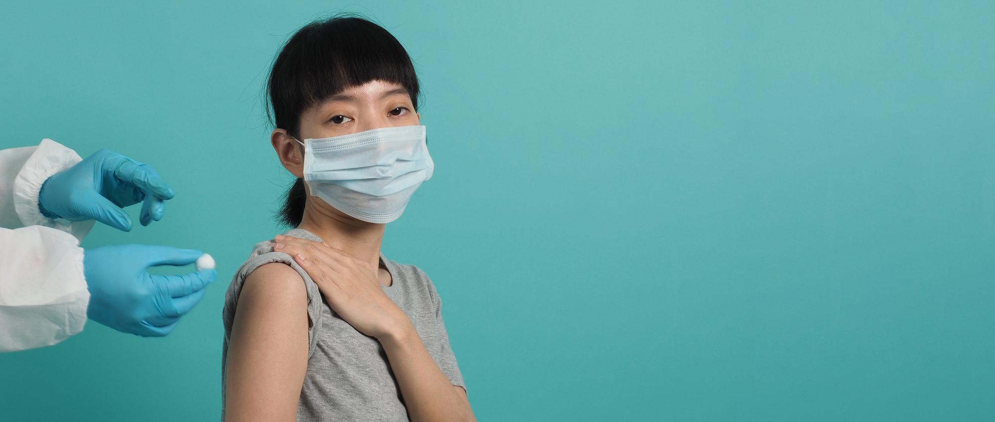 左流右新雙疫苗開打！1350健康幣怎麼領？三大疑問一次搞懂 — 時代熱搜健康深度報導