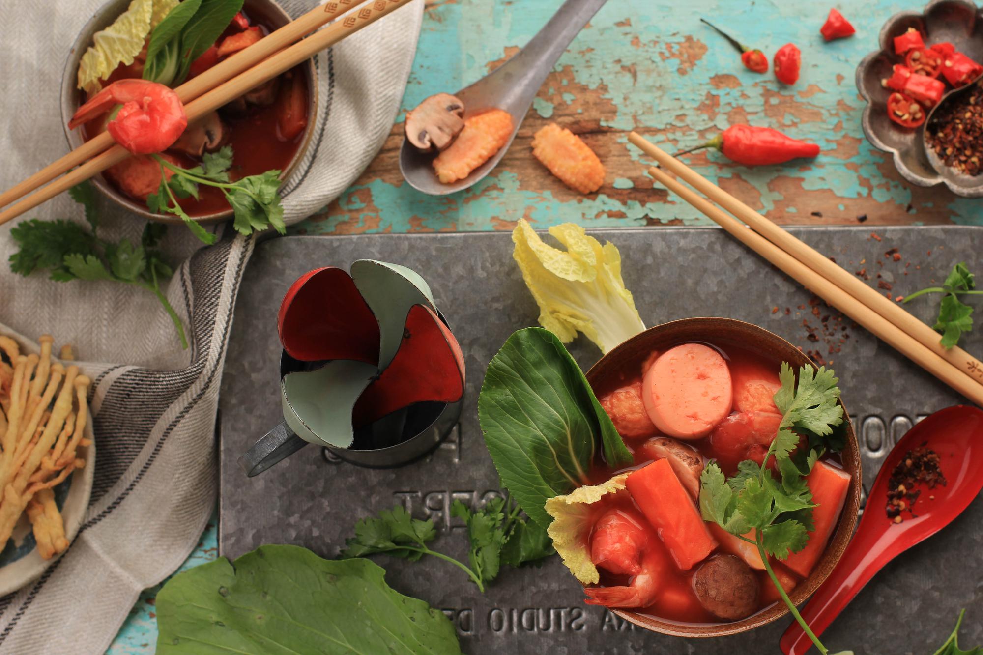當滷肉飯遇上花生醬——海外台菜的身世探問 — 美食文章主圖，由時代熱搜蘇曉曼撰寫