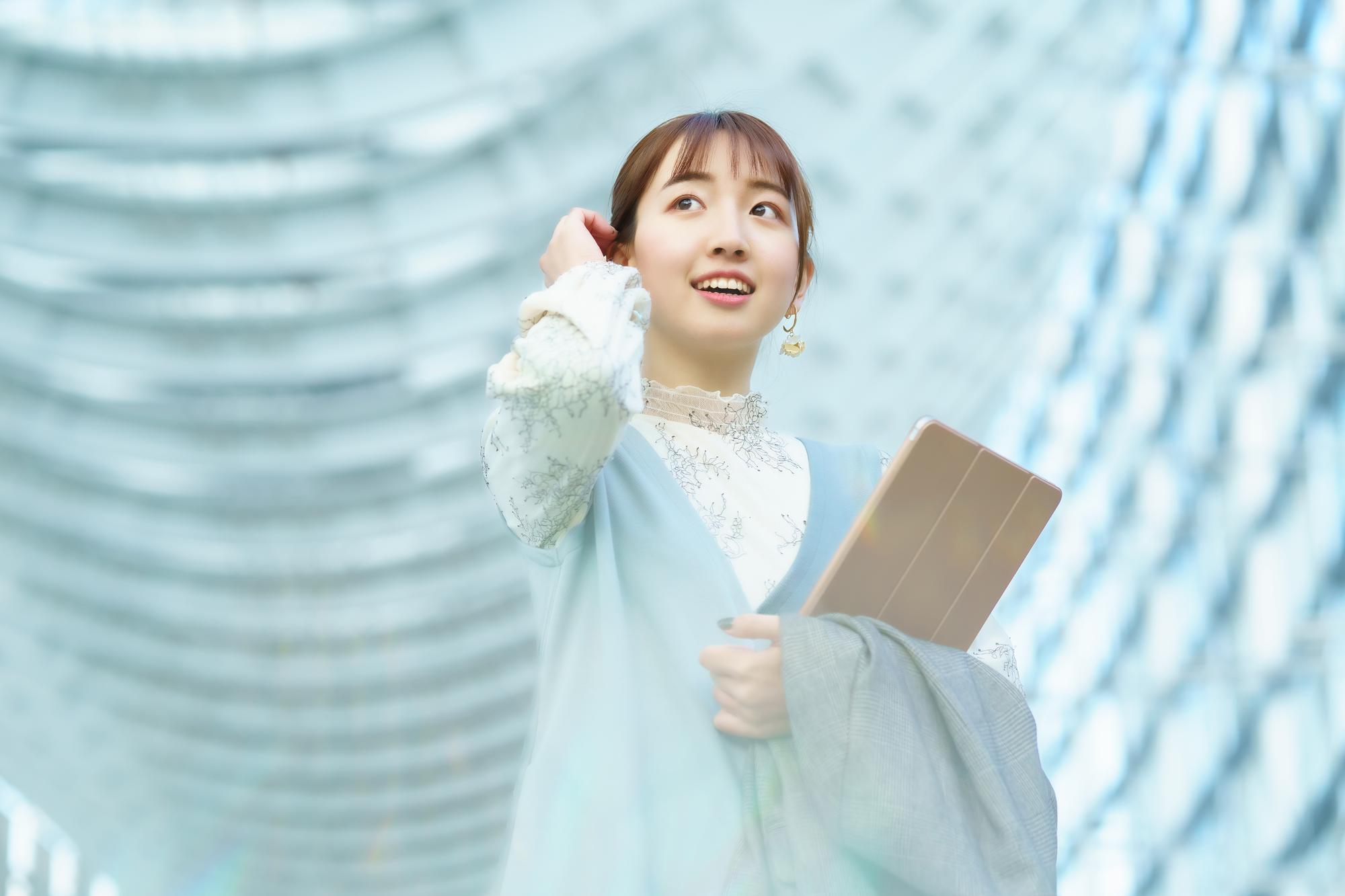 舒淇50歲封面：鏤空深V不是重點，29年從性感符號到金像獎導演才是 — 時尚文章主圖，由時代熱搜陳莫琳撰寫