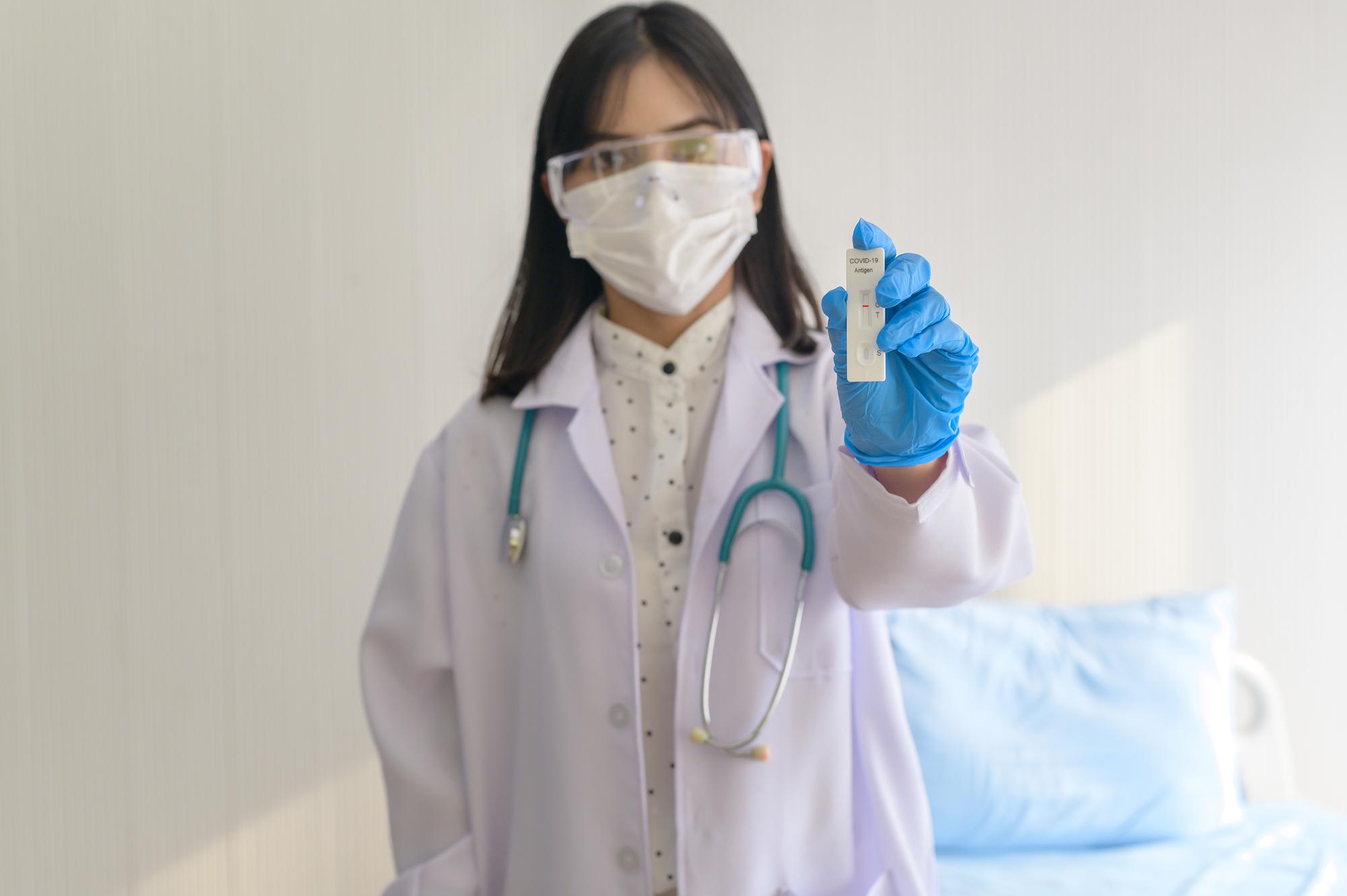 家裡有臥床家人要注意！40多歲女性染疫病逝，疫苗接種和居家防護不能少 — 相關圖片3