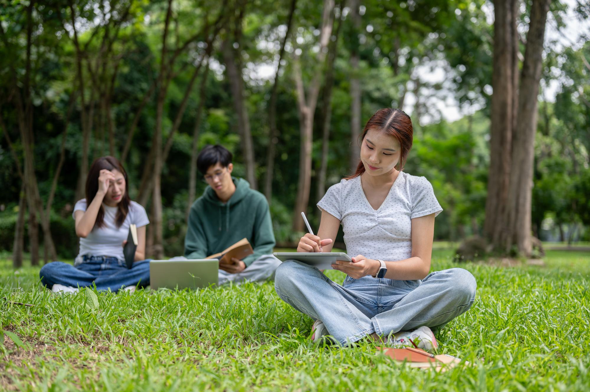 一所山城大學的數字魔法：暨大如何用 AI 省下 3200 萬，還把停車場變發電站