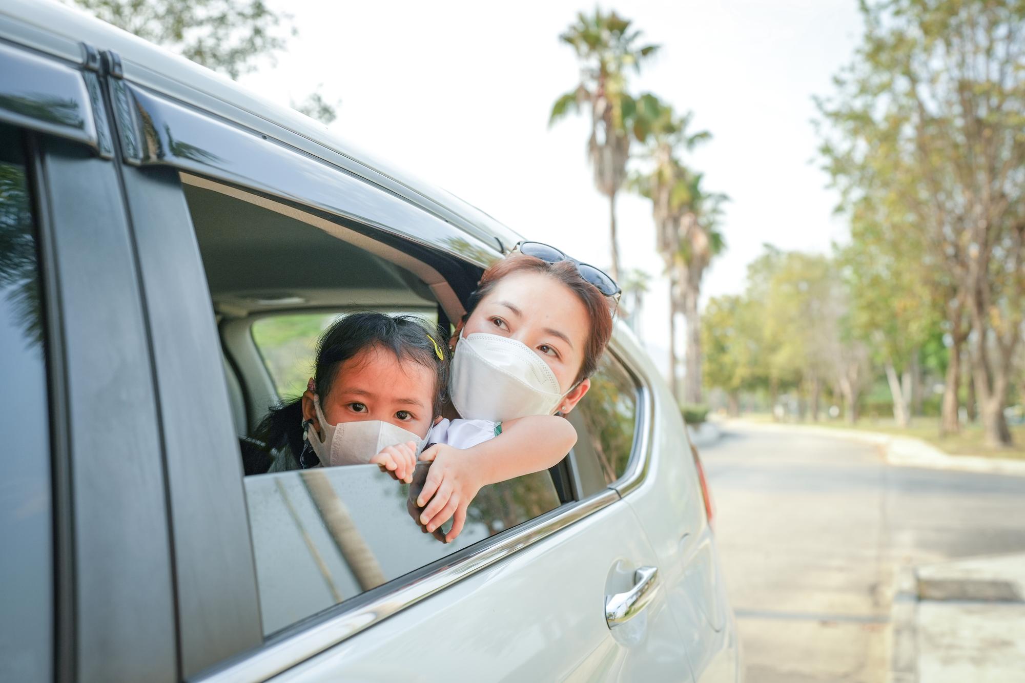 「我都舉手了,車子為什麼還是開過來?」——當我們蹲下來,才看見孩子眼裡的城市有多危險