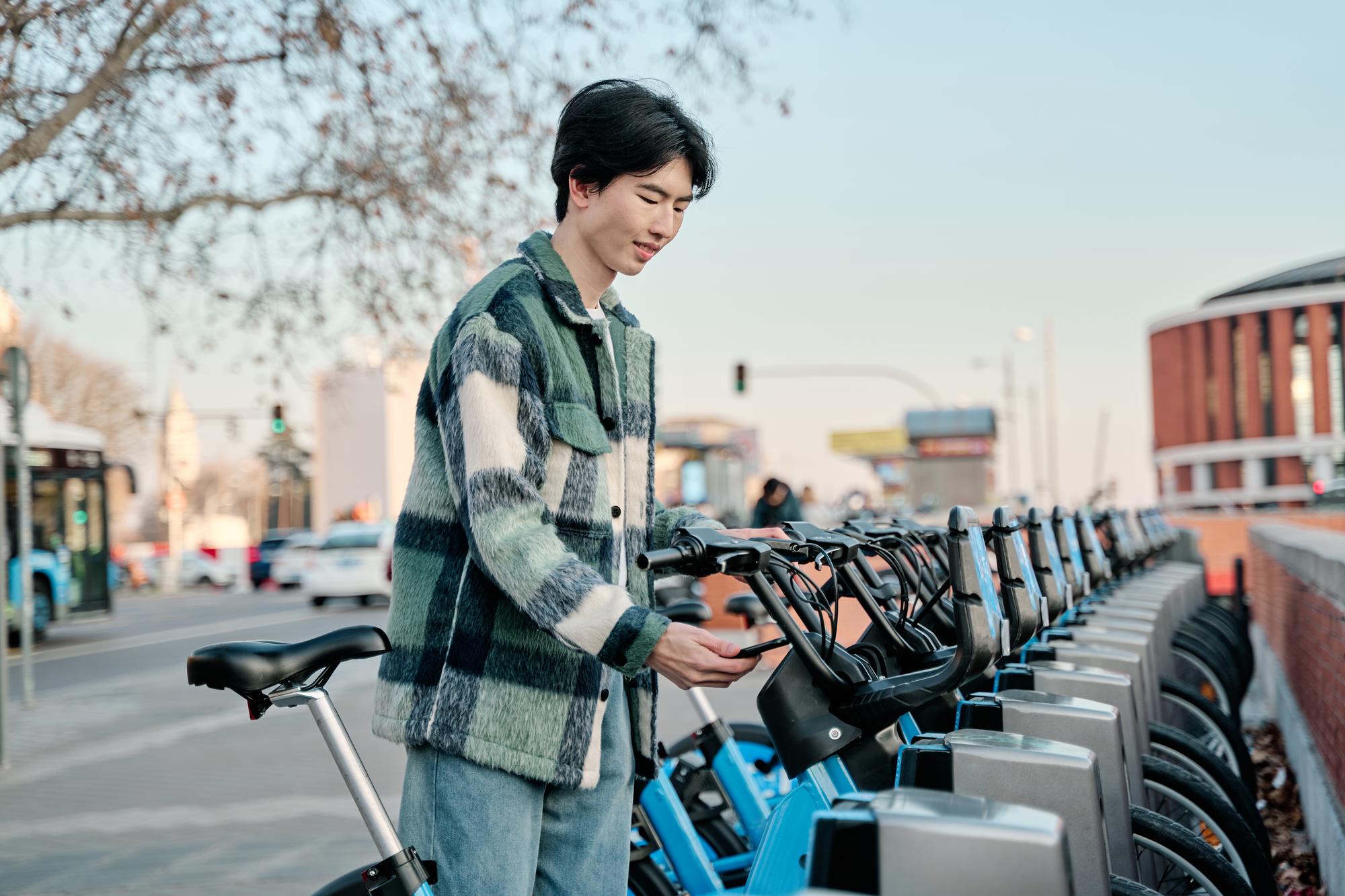 瑞銀喊買巨大聚陽，散戶卻在問：2027才會好，現在進場不就套牢一年？ — 時代熱搜商業深度報導