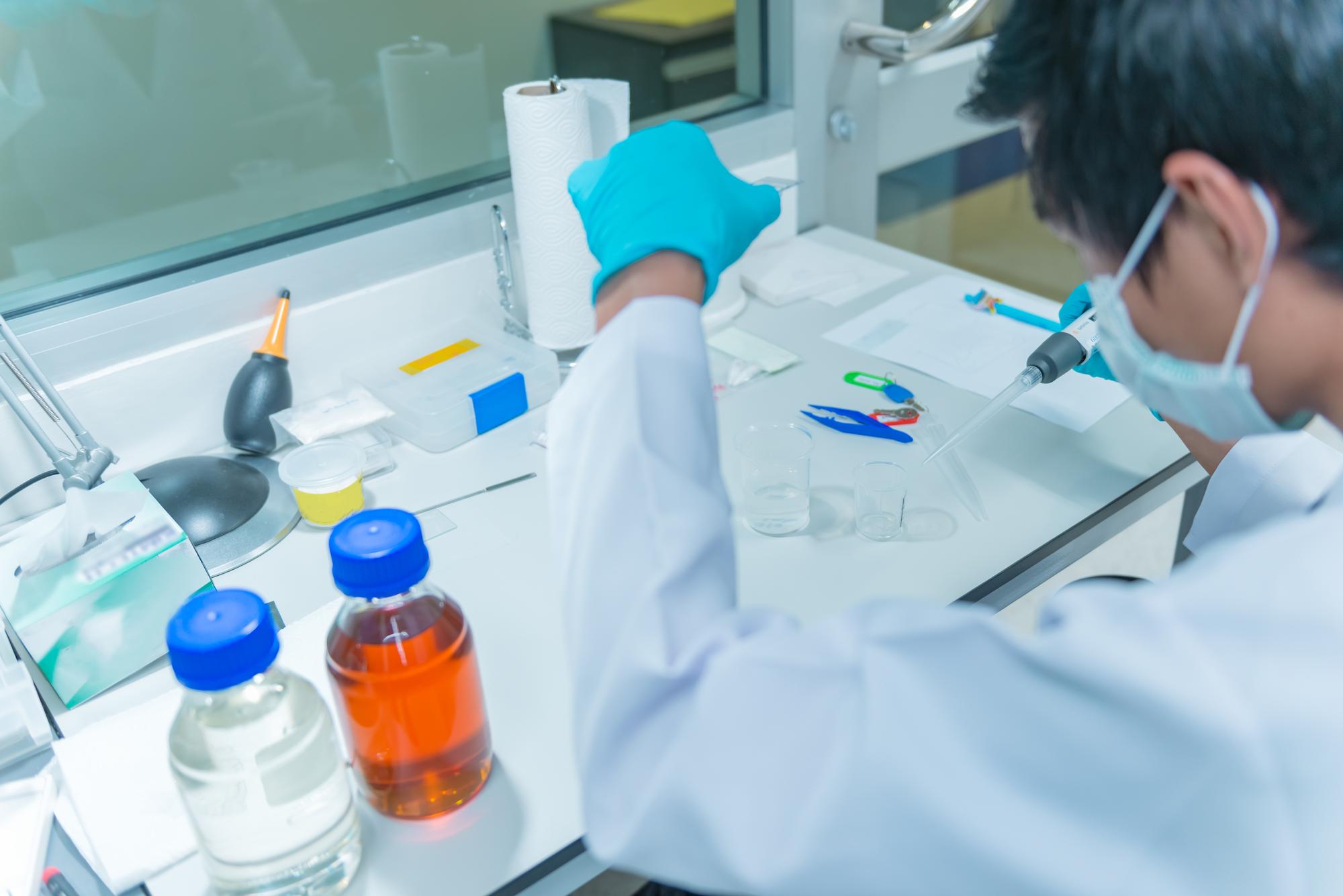 政府砸100億投資生醫產業！配比最高1:3，這些企業優先拿錢 — 健康文章主圖，由時代熱搜雅婷姐撰寫