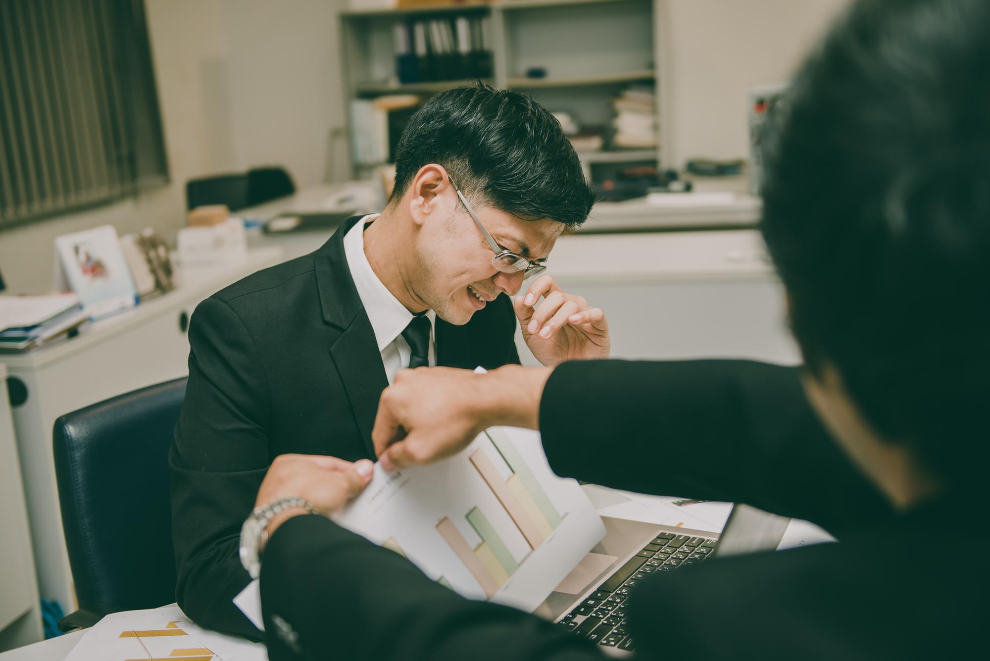 金管會公平待客評核：銀行基層夾在防詐與客訴之間的生存困境 — 時代熱搜商業深度報導