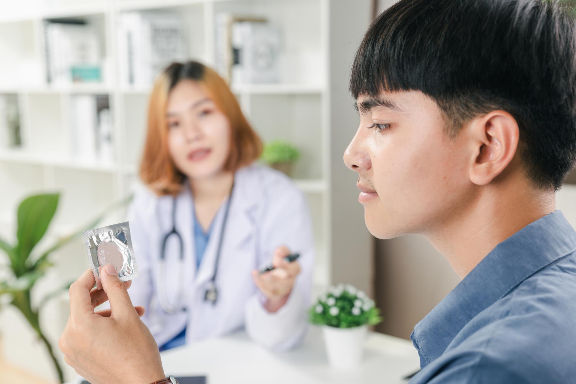 診所醫師週休二日？2026年7月新制上路，看診天數減少但你可能更難掛到號 — 健康文章主圖，由時代熱搜雅婷姐撰寫