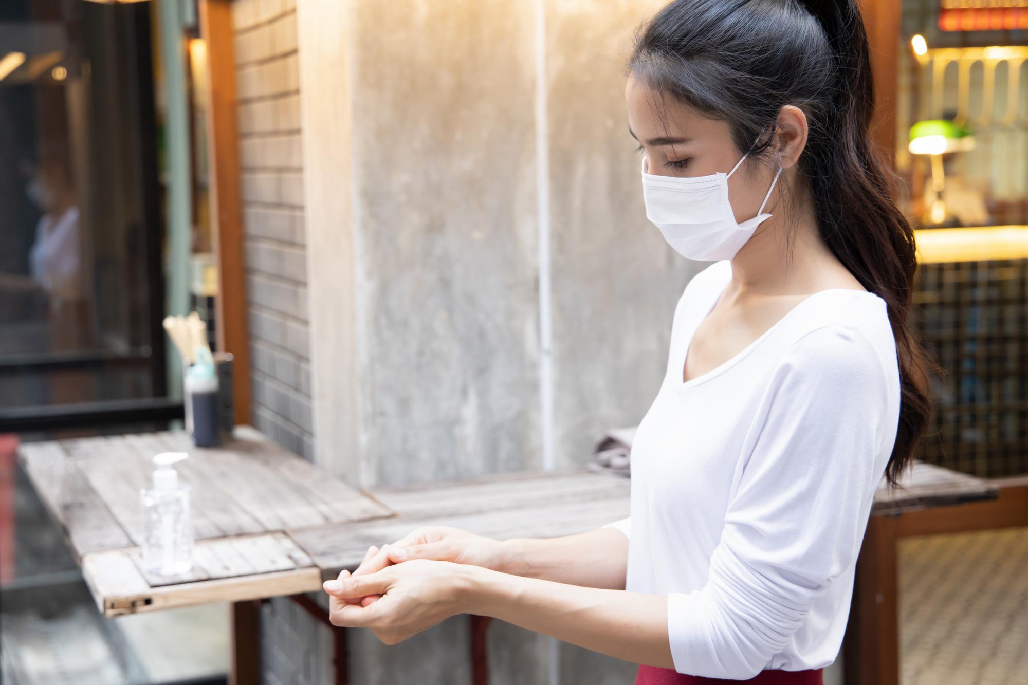 當火鍋店開始用AI管後場——六扇門要解的不只是缺人,是那些說不清的老經驗 — 美食文章主圖，由時代熱搜蘇曉曼撰寫