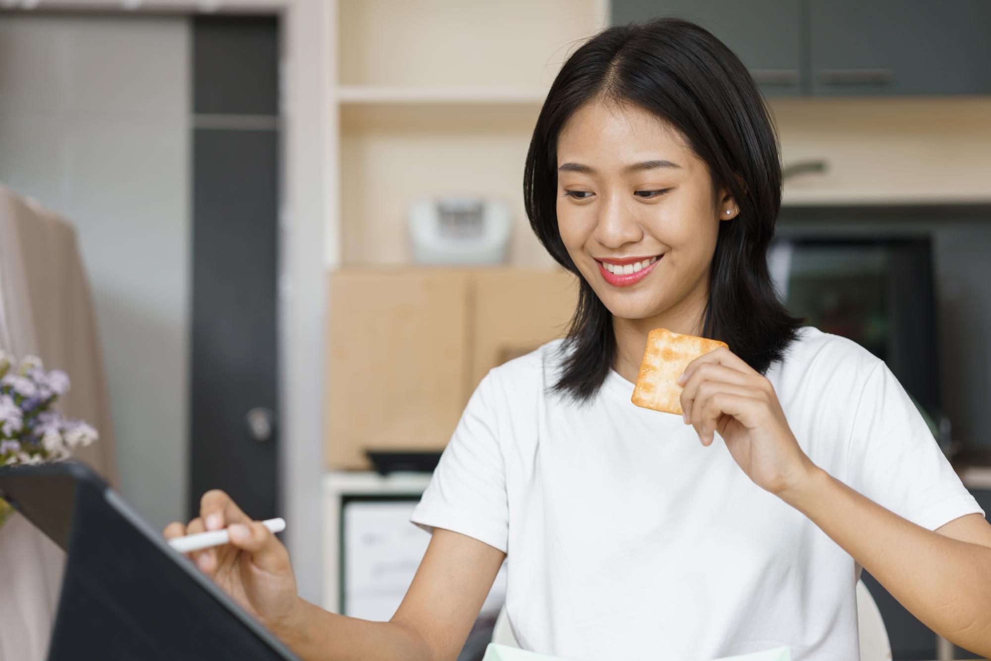 保健食品吃心安？醫師直球打臉：你可能根本不需要吃那麼多 — 健康文章主圖，由時代熱搜雅婷姐撰寫