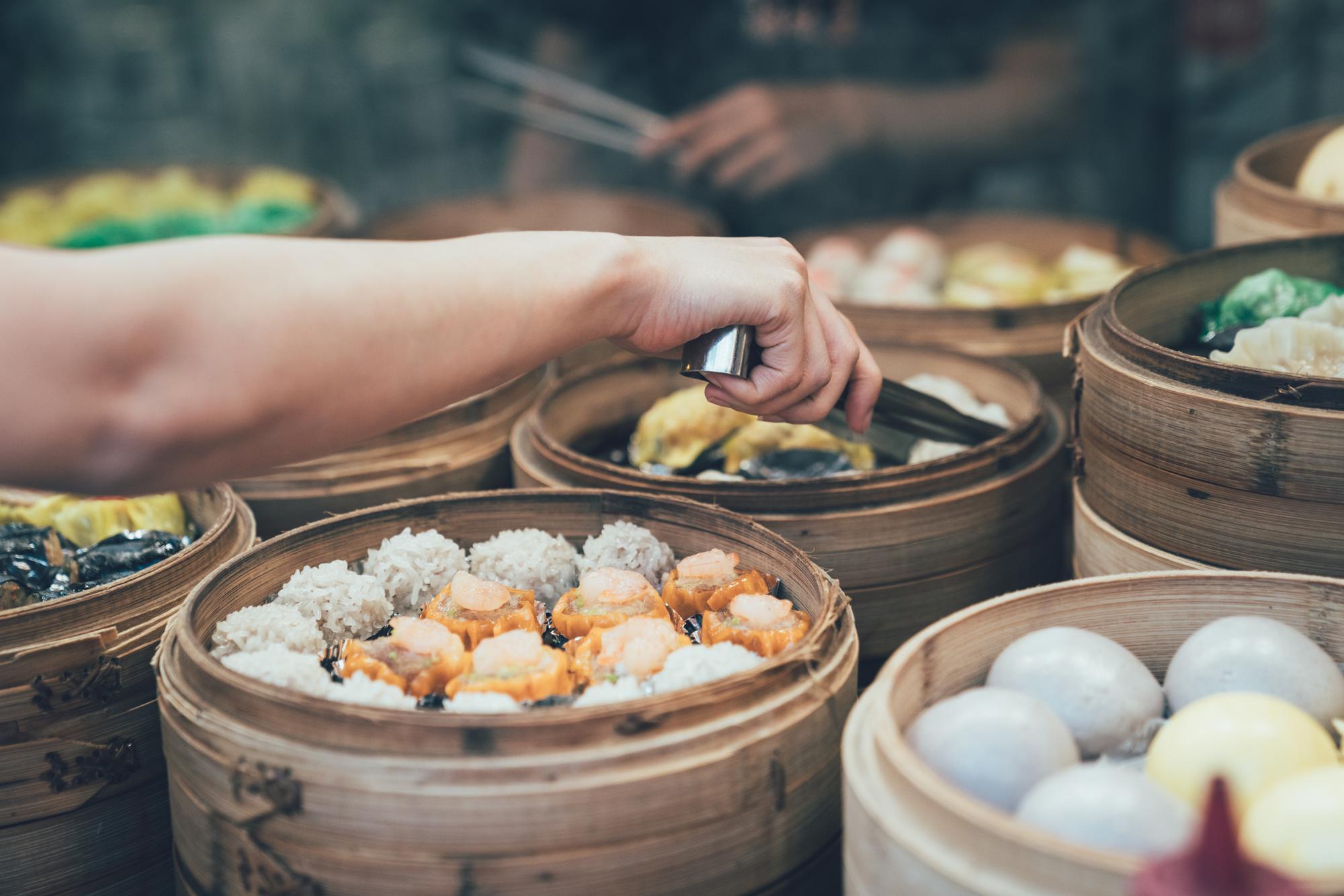 玉里橋頭臭豆腐六十年來首次出攤——500碗市集這次不讓你南北奔波 — 美食文章主圖，由時代熱搜蘇曉曼撰寫