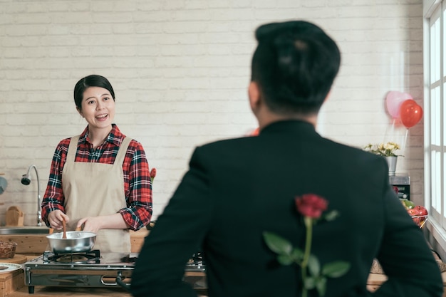 那些在除夕夜站著的人：王品億元營收背後，被數字掩蓋的汗水與犧牲